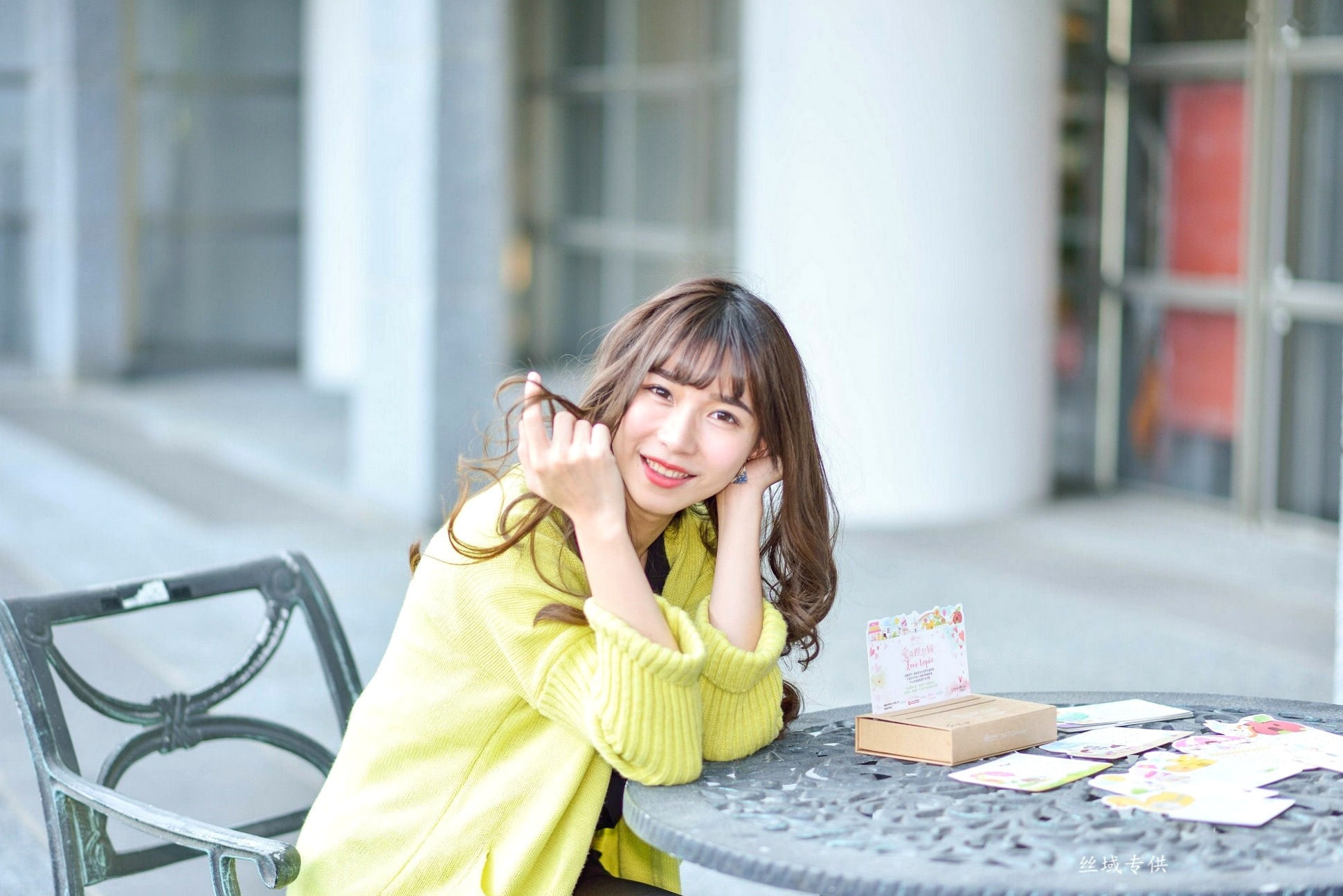 Gallery - 台湾正妹题题国美馆户外街拍，身穿黑色短裙丝袜尽展都市时尚魅力台湾街拍黑丝丝袜清新 女神私房照_秀色女神 - image 35