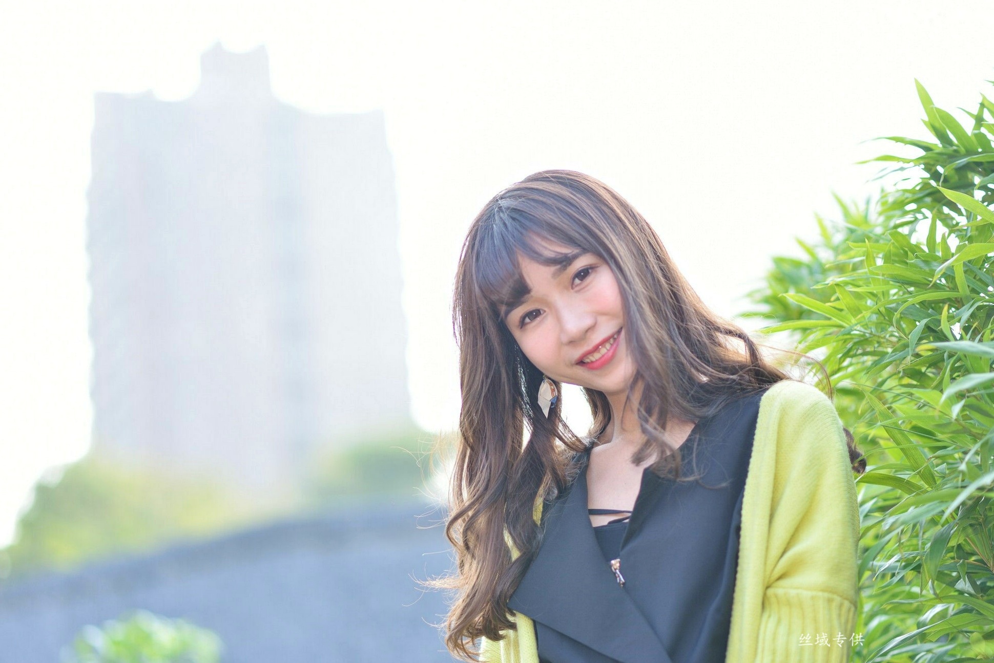 Gallery - 台湾正妹题题国美馆户外街拍，身穿黑色短裙丝袜尽展都市时尚魅力台湾街拍黑丝丝袜清新 女神私房照_秀色女神 - image 128