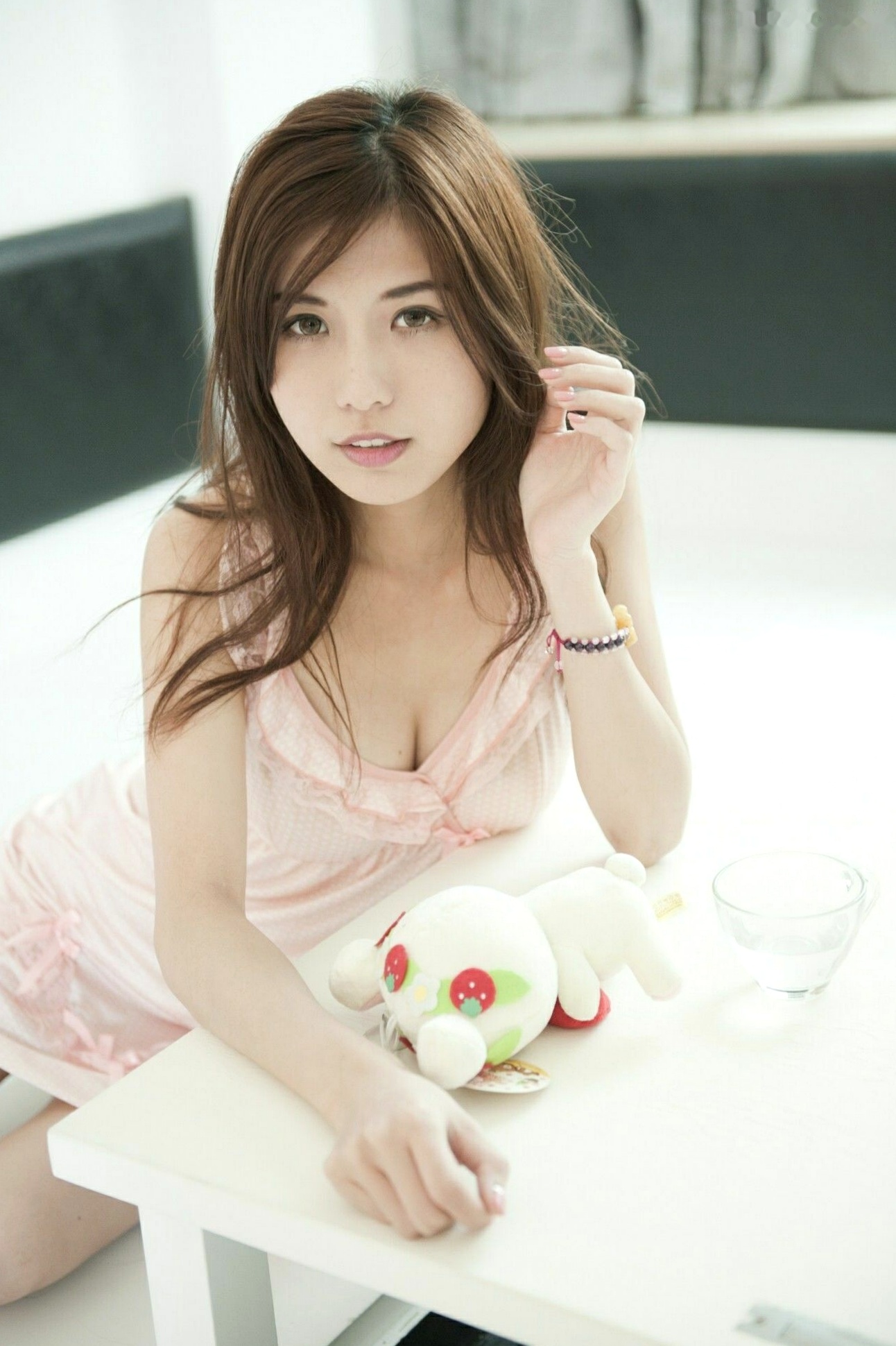 Gallery - 台湾正妹Agant小静清新旅拍写真，居家私房风格尽显邻家少女甜美气质，三套服装多面展现温柔魅力台湾清新治愈系私房照家居 女神私房照_秀色女神 - image 18