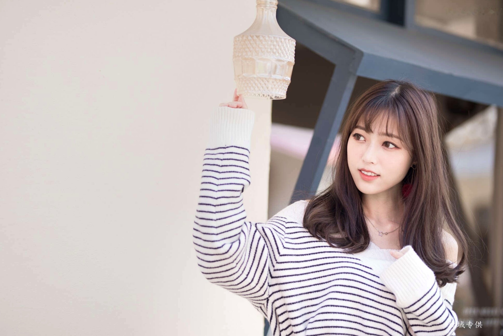 Gallery - 台湾正妹亿亿：审计新村清新外拍写真，条纹露肩装尽显甜美文艺范儿台湾清新气质清纯户外 女神私房照_秀色女神 - image 2