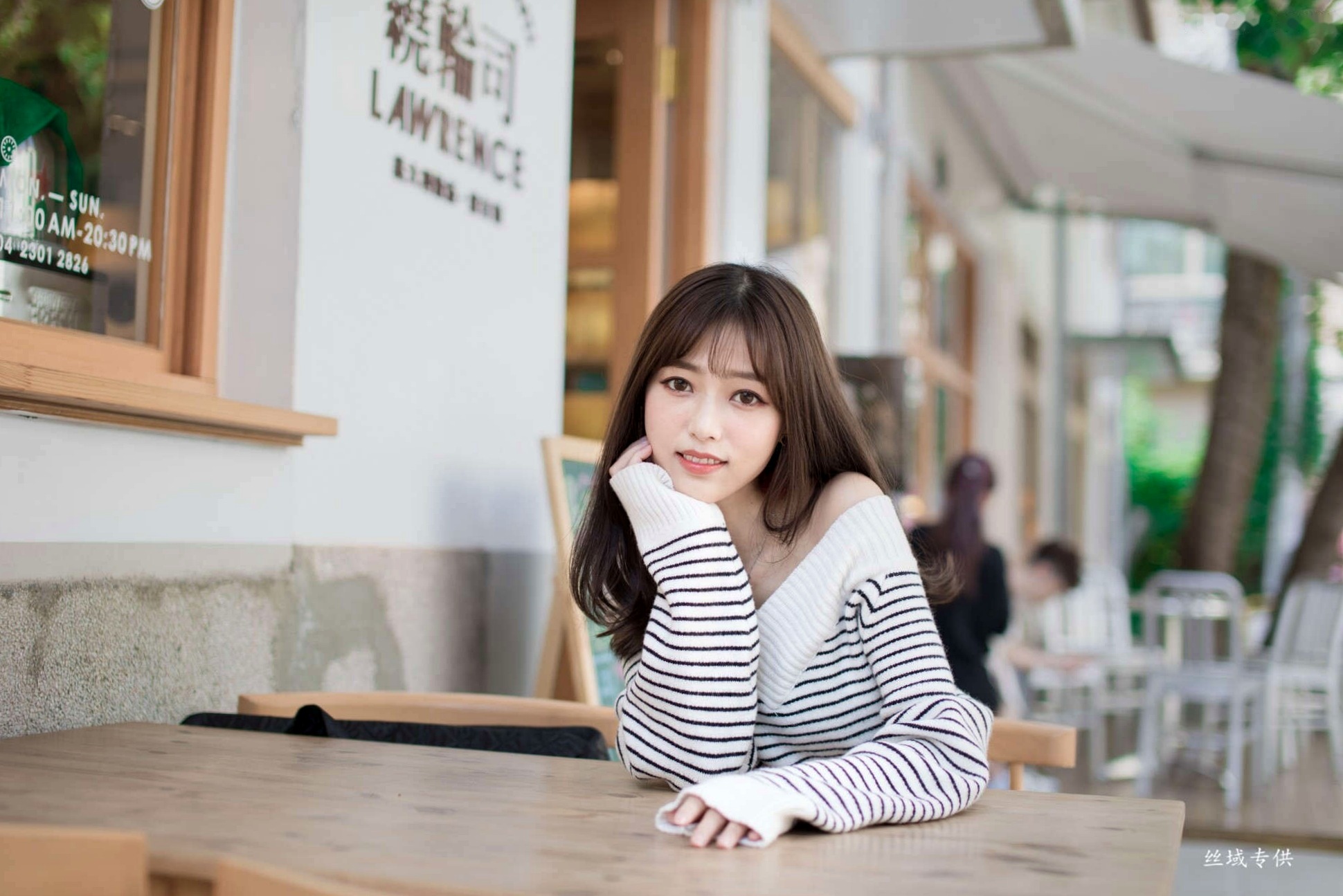 Gallery - 台湾正妹亿亿：审计新村清新外拍写真，条纹露肩装尽显甜美文艺范儿台湾清新气质清纯户外 女神私房照_秀色女神 - image 8