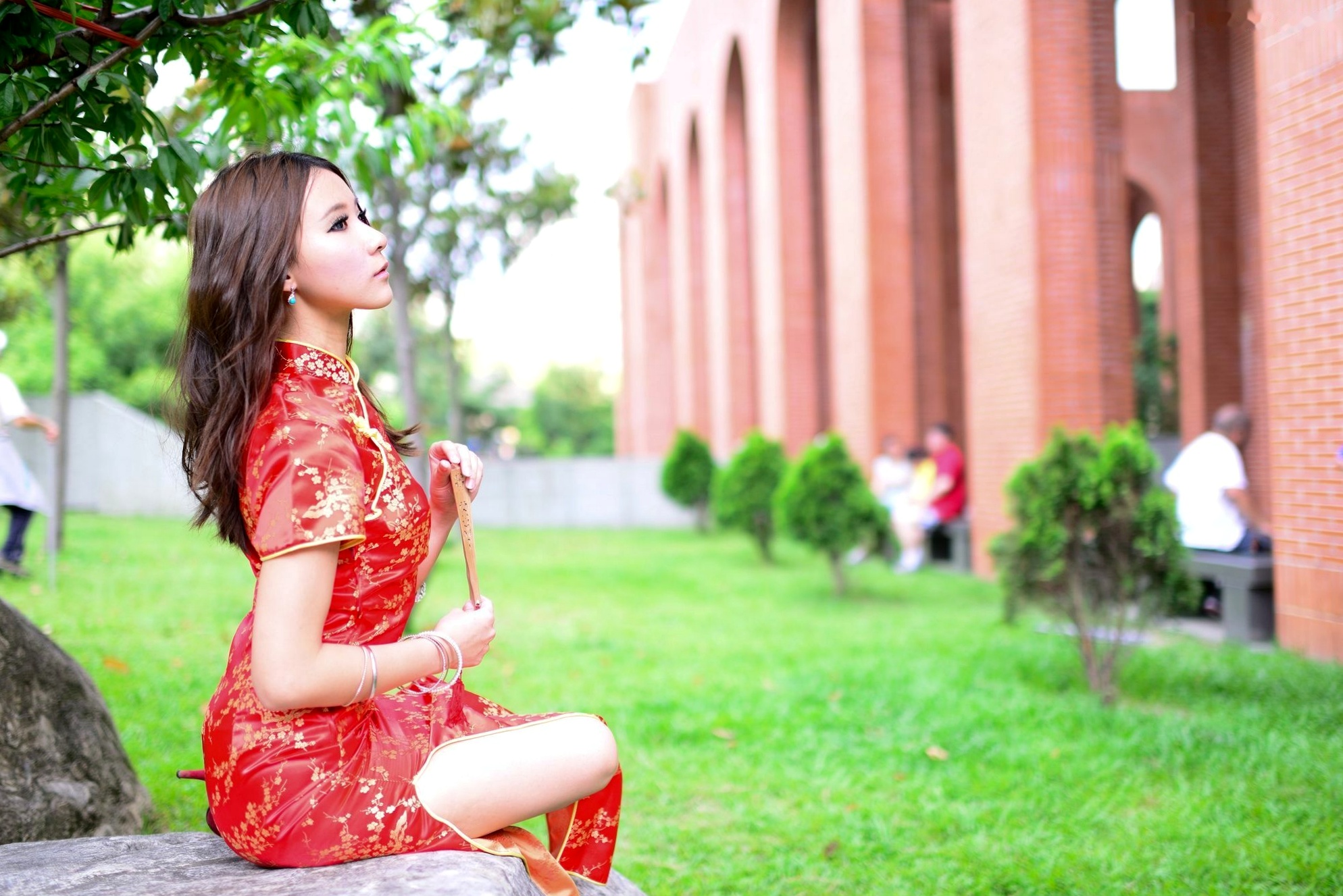 Gallery - 台湾模特 - model阿布户外唯美旗袍写真：红黑经典演绎东方优雅韵味台湾旗袍气质清新户外 女神私房照_秀色女神 - image 8