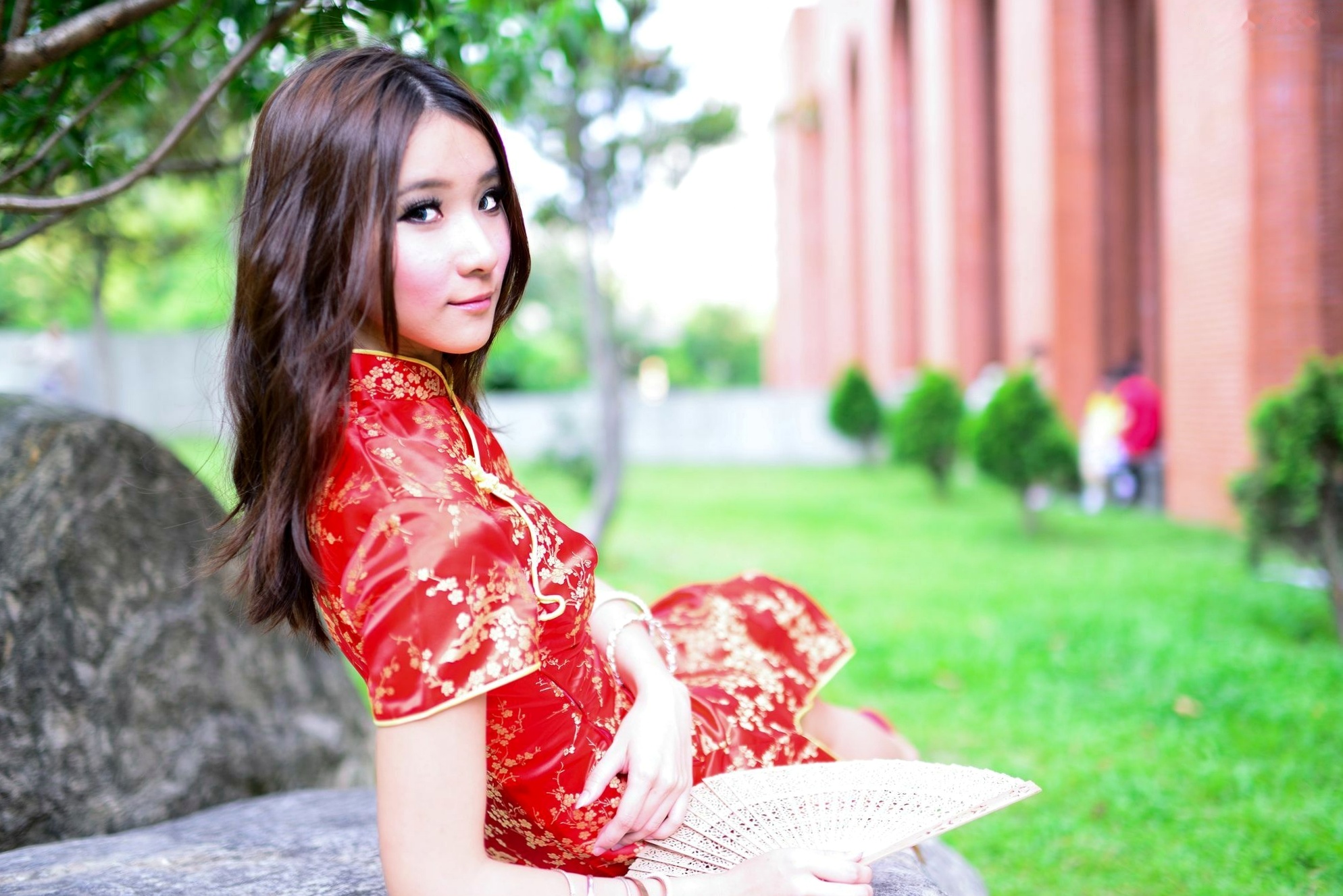 Gallery - 台湾模特 - model阿布户外唯美旗袍写真：红黑经典演绎东方优雅韵味台湾旗袍气质清新户外 女神私房照_秀色女神 - image 9