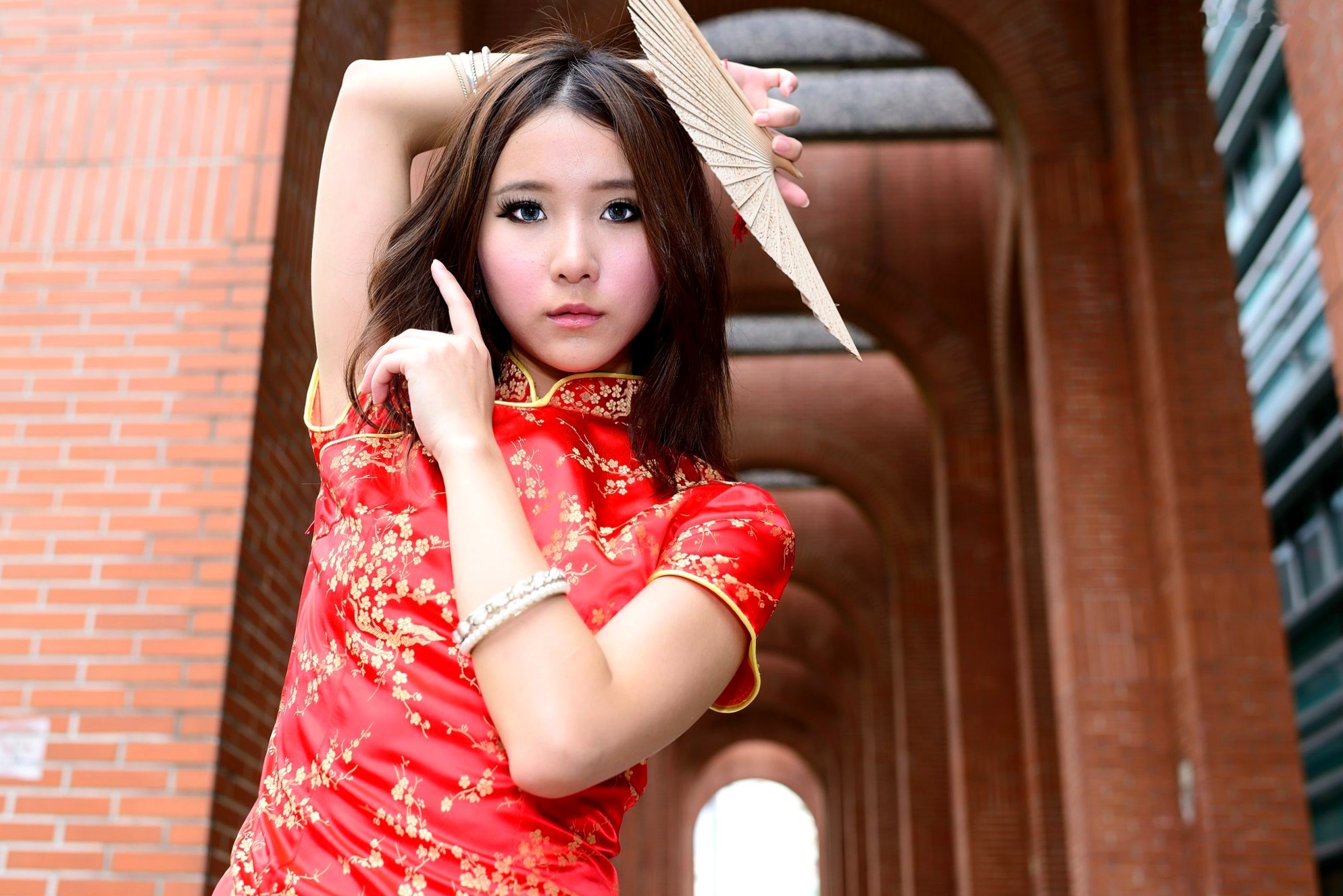 Gallery - 台湾模特 - model阿布户外唯美旗袍写真：红黑经典演绎东方优雅韵味台湾旗袍气质清新户外 女神私房照_秀色女神 - image 16