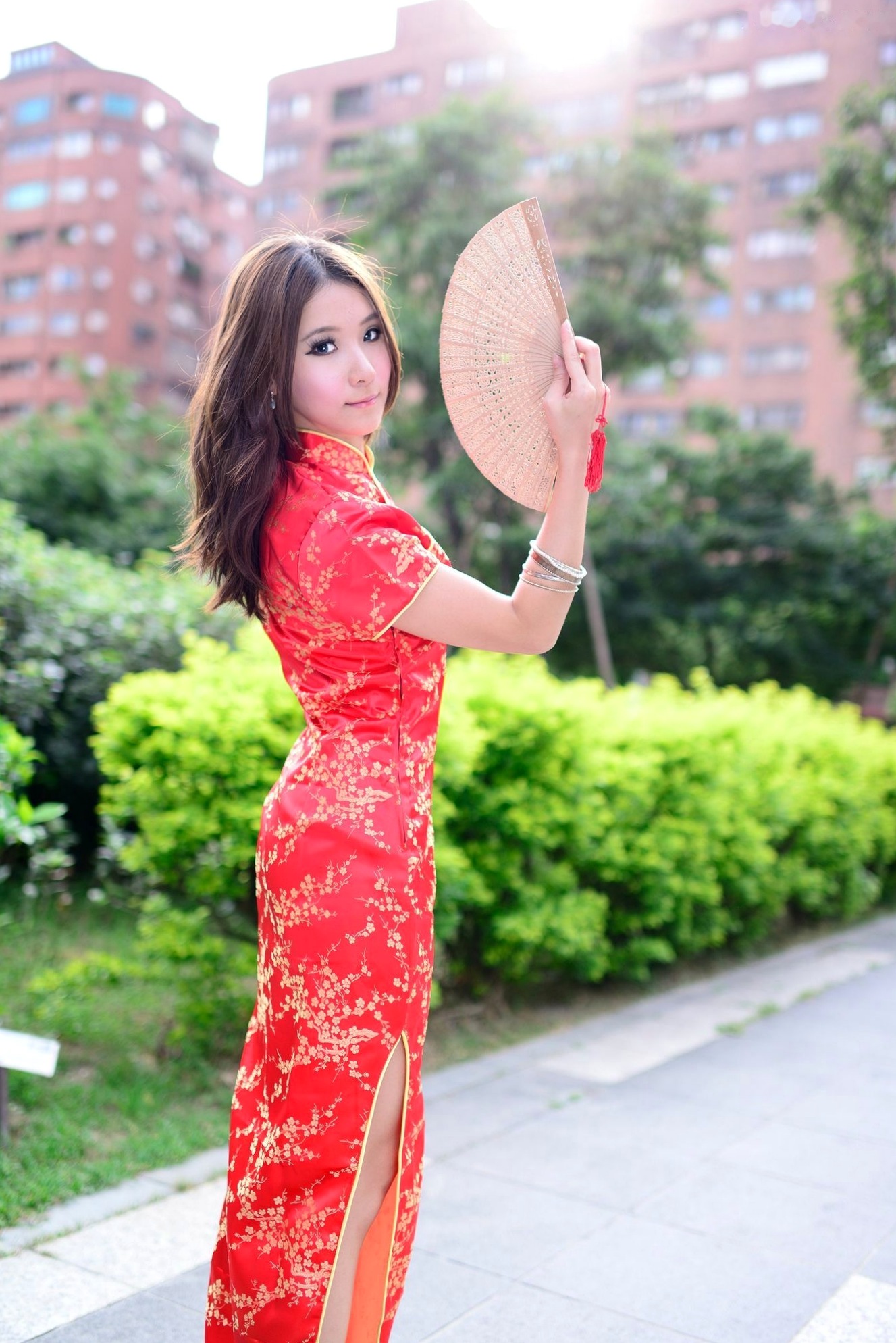 Gallery - 台湾模特 - model阿布户外唯美旗袍写真：红黑经典演绎东方优雅韵味台湾旗袍气质清新户外 女神私房照_秀色女神 - image 22