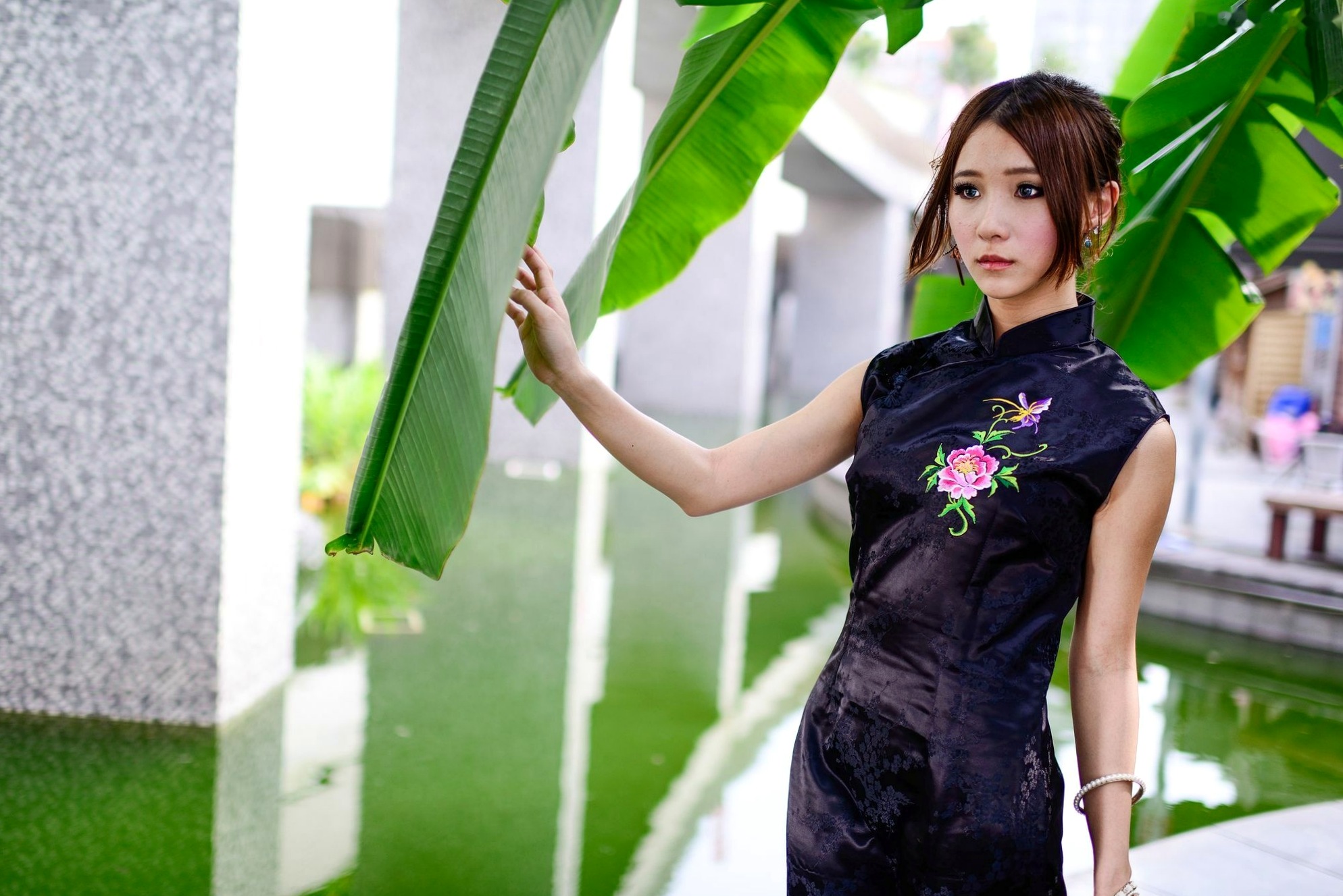 Gallery - 台湾模特 - model阿布户外唯美旗袍写真：红黑经典演绎东方优雅韵味台湾旗袍气质清新户外 女神私房照_秀色女神 - image 34