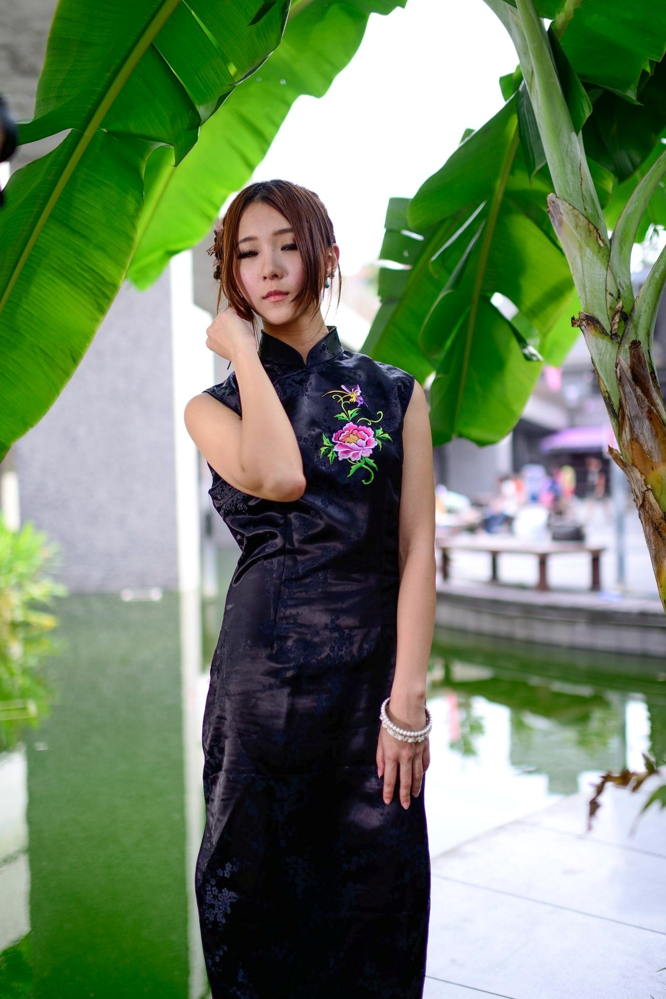 Gallery - 台湾模特 - model阿布户外唯美旗袍写真：红黑经典演绎东方优雅韵味台湾旗袍气质清新户外 女神私房照_秀色女神 - image 35