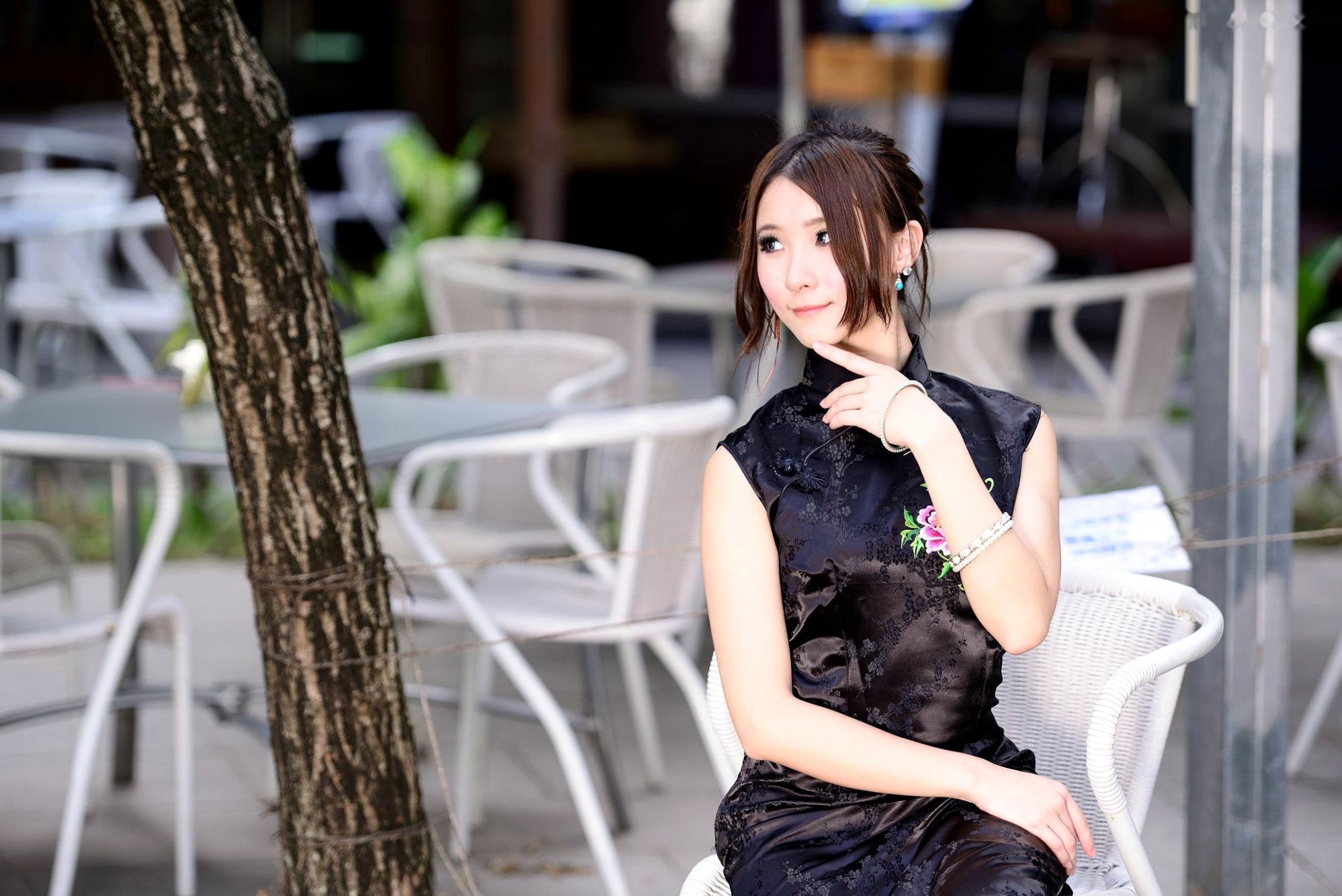 Gallery - 台湾模特 - model阿布户外唯美旗袍写真：红黑经典演绎东方优雅韵味台湾旗袍气质清新户外 女神私房照_秀色女神 - image 44