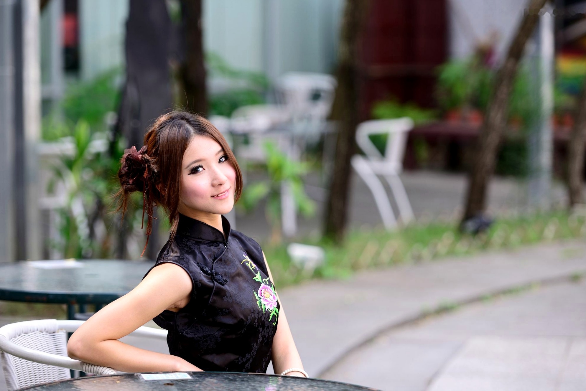 Gallery - 台湾模特 - model阿布户外唯美旗袍写真：红黑经典演绎东方优雅韵味台湾旗袍气质清新户外 女神私房照_秀色女神 - image 47