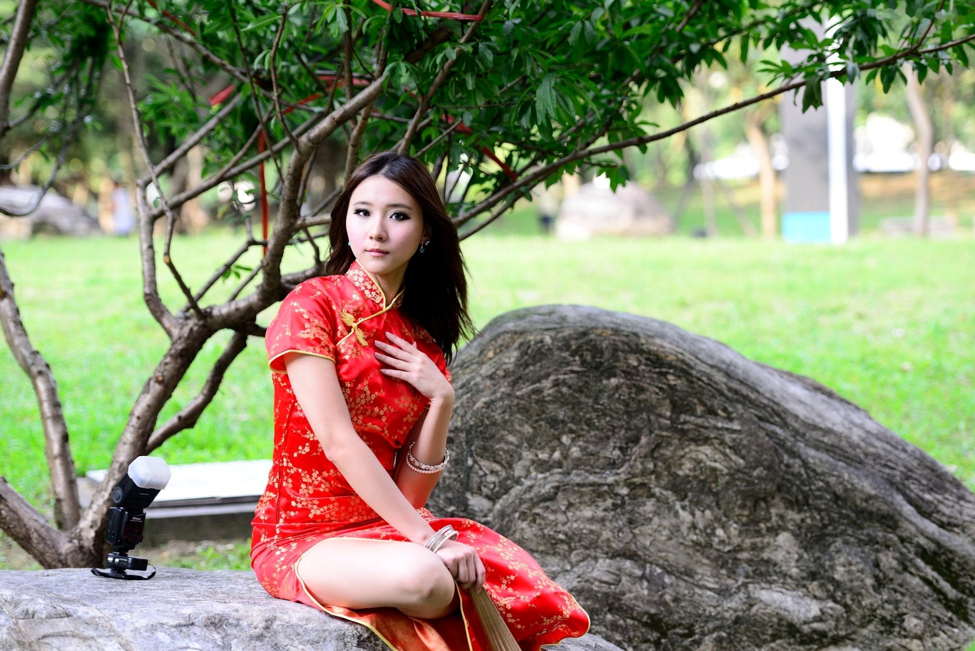 Gallery - 台湾模特 - model阿布户外唯美旗袍写真：红黑经典演绎东方优雅韵味台湾旗袍气质清新户外 女神私房照_秀色女神 - image 55
