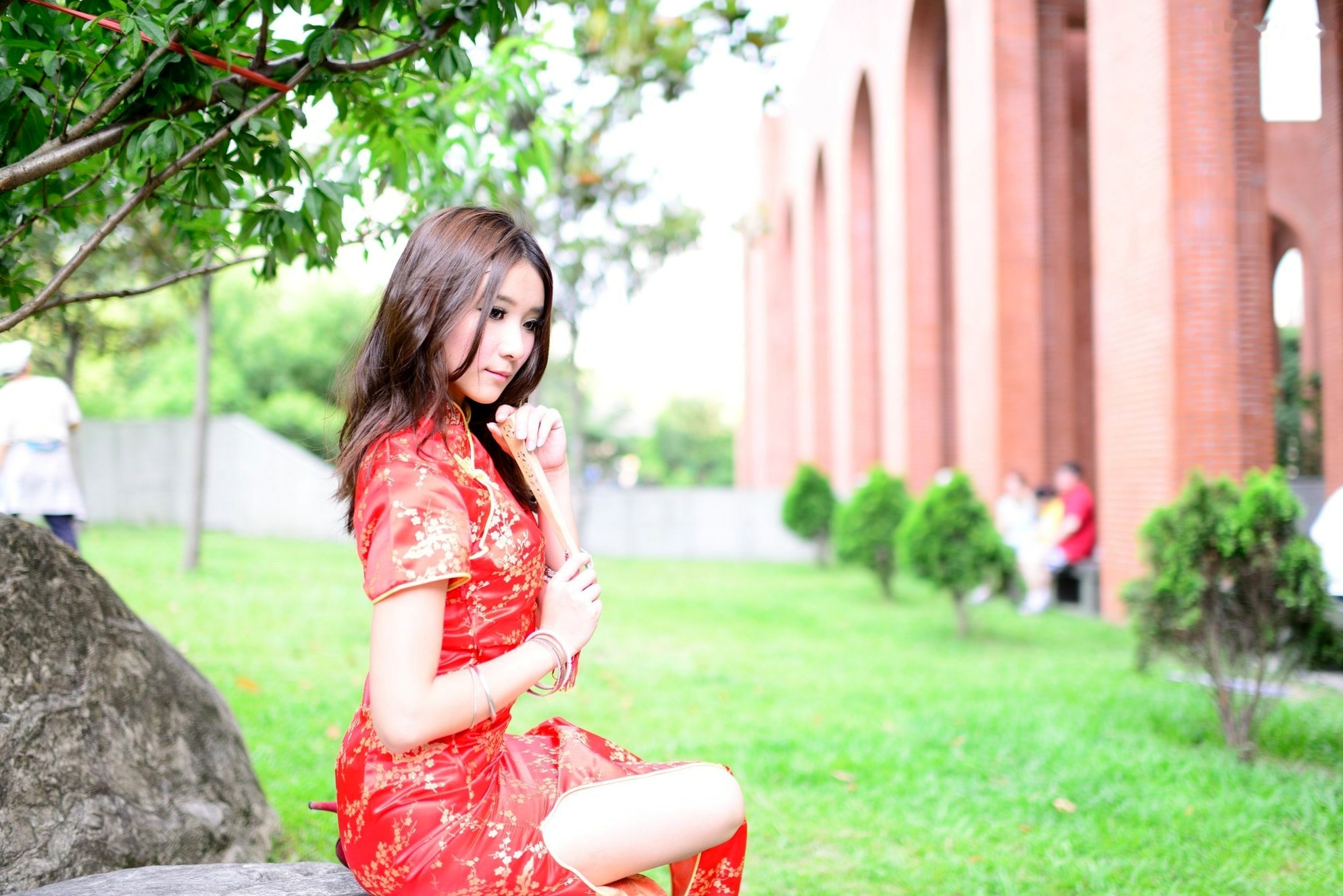 Gallery - 台湾模特 - model阿布户外唯美旗袍写真：红黑经典演绎东方优雅韵味台湾旗袍气质清新户外 女神私房照_秀色女神 - image 57
