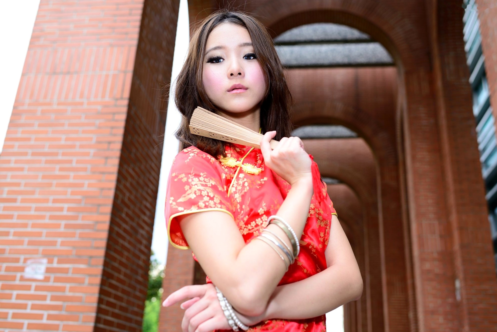 Gallery - 台湾模特 - model阿布户外唯美旗袍写真：红黑经典演绎东方优雅韵味台湾旗袍气质清新户外 女神私房照_秀色女神 - image 61