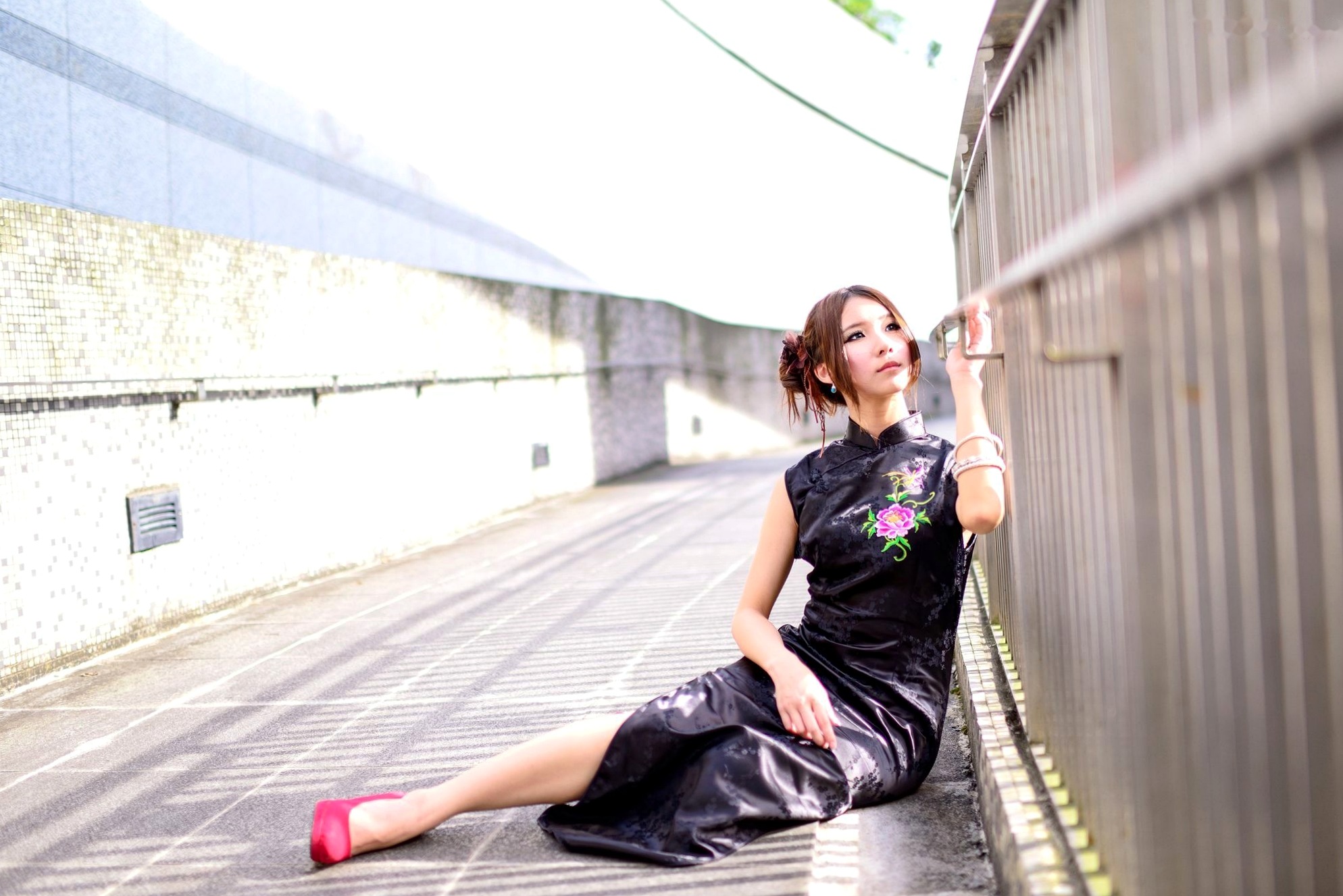 Gallery - 台湾模特 - model阿布户外唯美旗袍写真：红黑经典演绎东方优雅韵味台湾旗袍气质清新户外 女神私房照_秀色女神 - image 71