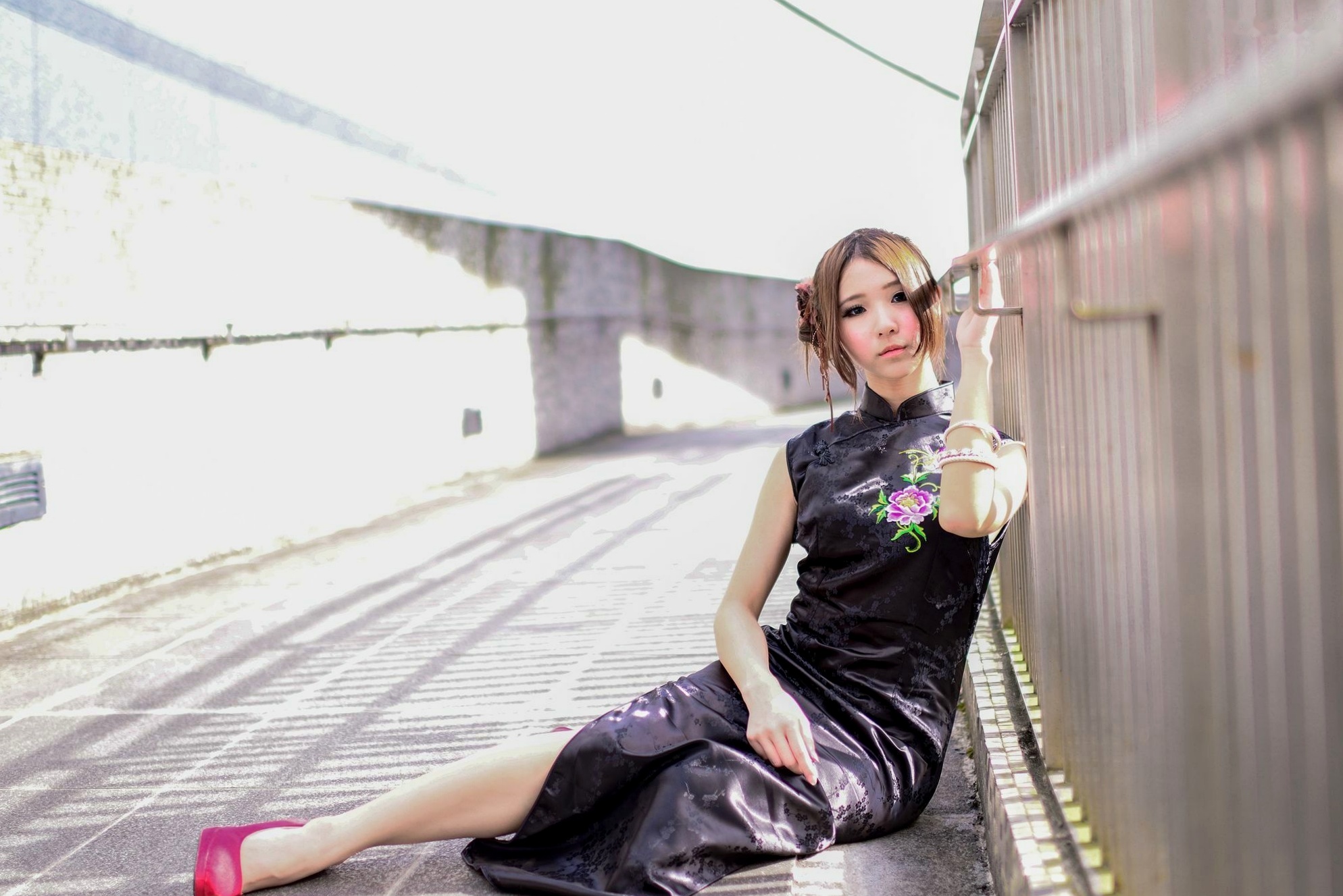 Gallery - 台湾模特 - model阿布户外唯美旗袍写真：红黑经典演绎东方优雅韵味台湾旗袍气质清新户外 女神私房照_秀色女神 - image 72