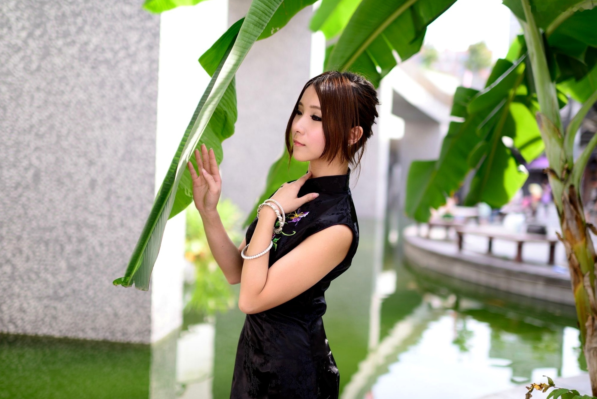 Gallery - 台湾模特 - model阿布户外唯美旗袍写真：红黑经典演绎东方优雅韵味台湾旗袍气质清新户外 女神私房照_秀色女神 - image 73
