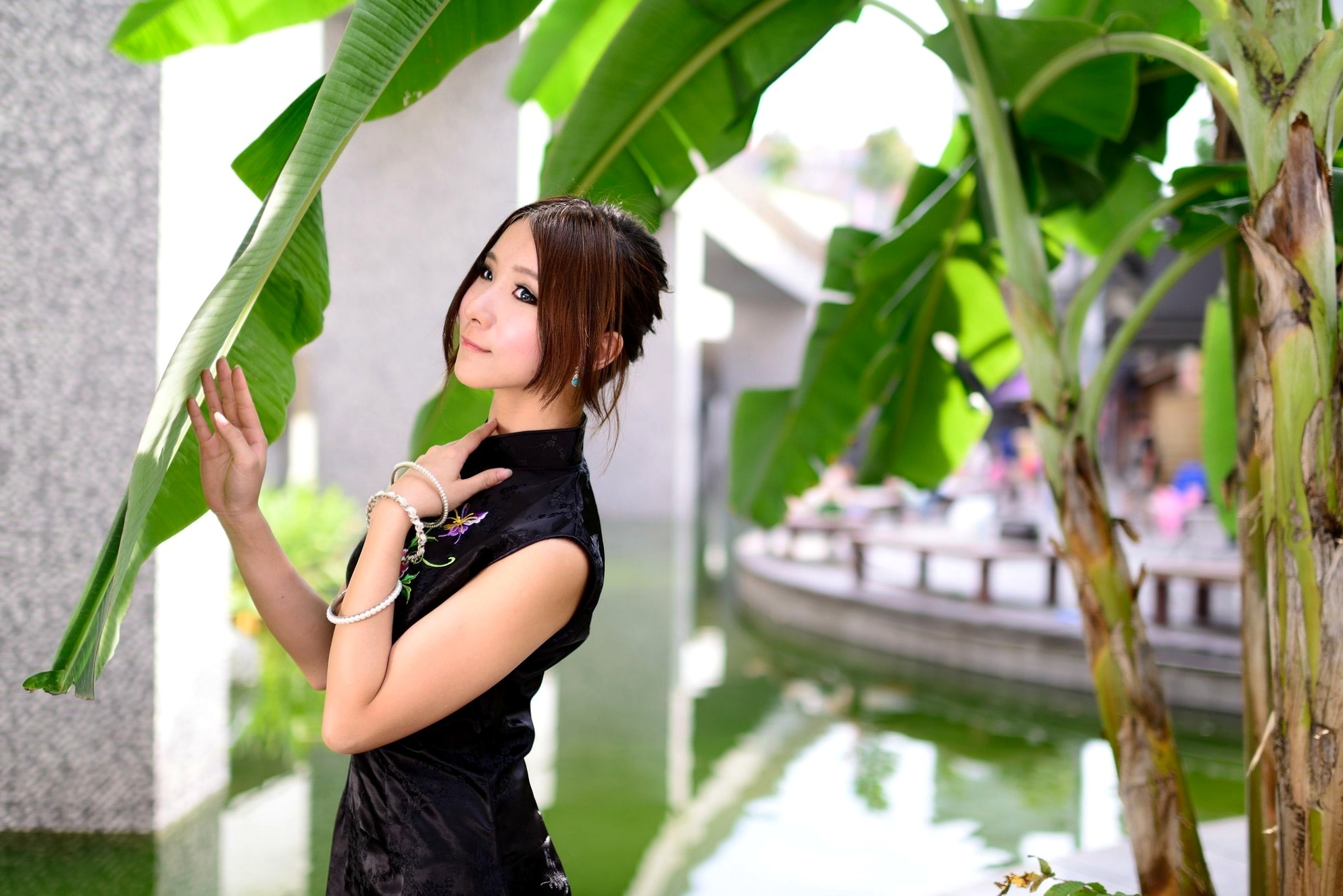 Gallery - 台湾模特 - model阿布户外唯美旗袍写真：红黑经典演绎东方优雅韵味台湾旗袍气质清新户外 女神私房照_秀色女神 - image 74