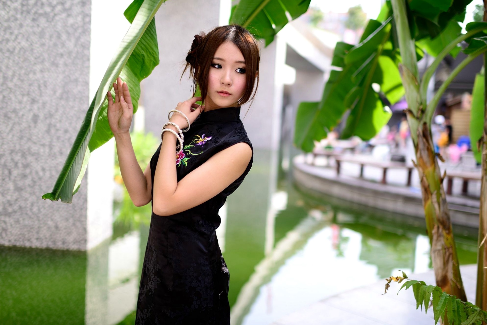 Gallery - 台湾模特 - model阿布户外唯美旗袍写真：红黑经典演绎东方优雅韵味台湾旗袍气质清新户外 女神私房照_秀色女神 - image 75