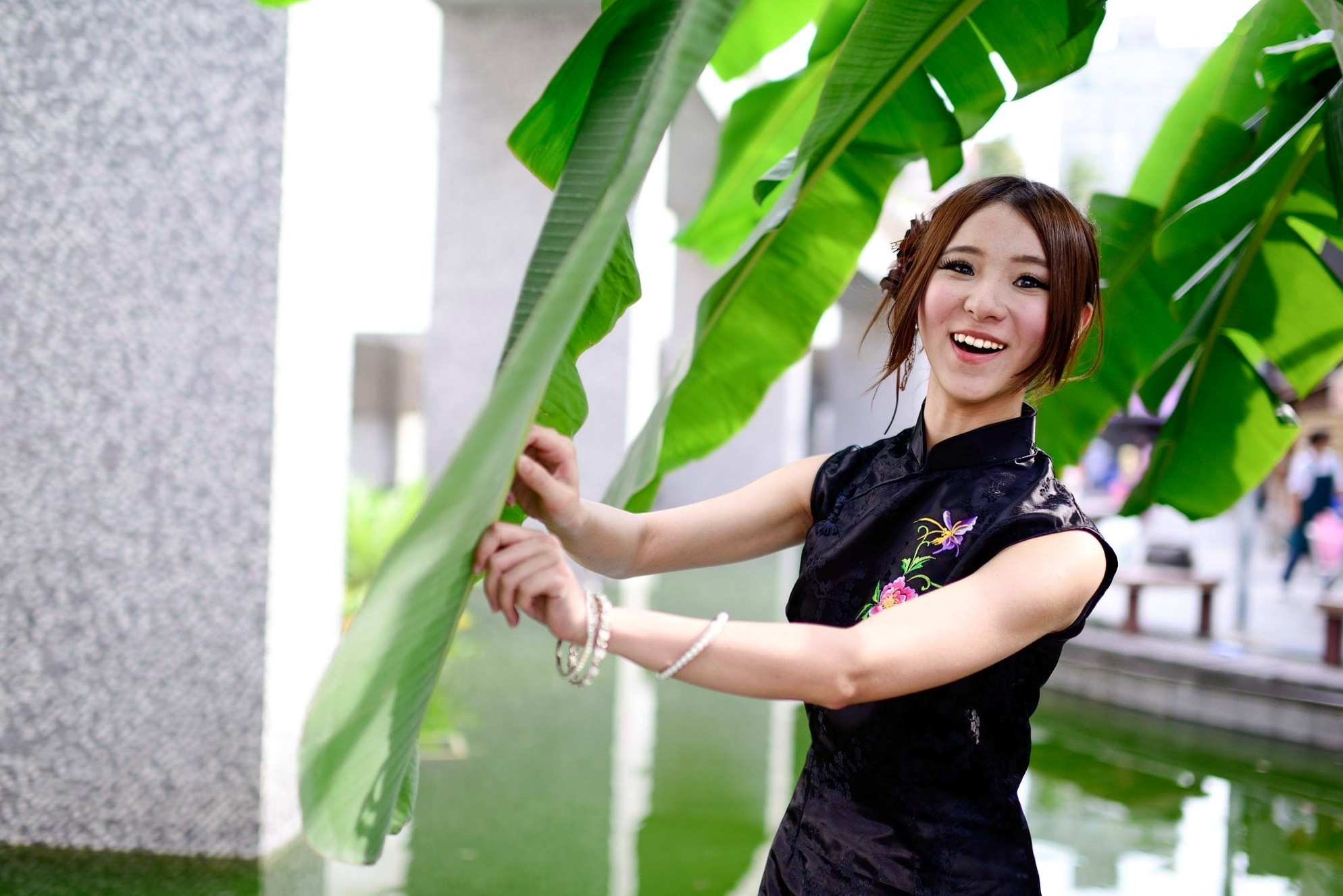 Gallery - 台湾模特 - model阿布户外唯美旗袍写真：红黑经典演绎东方优雅韵味台湾旗袍气质清新户外 女神私房照_秀色女神 - image 78