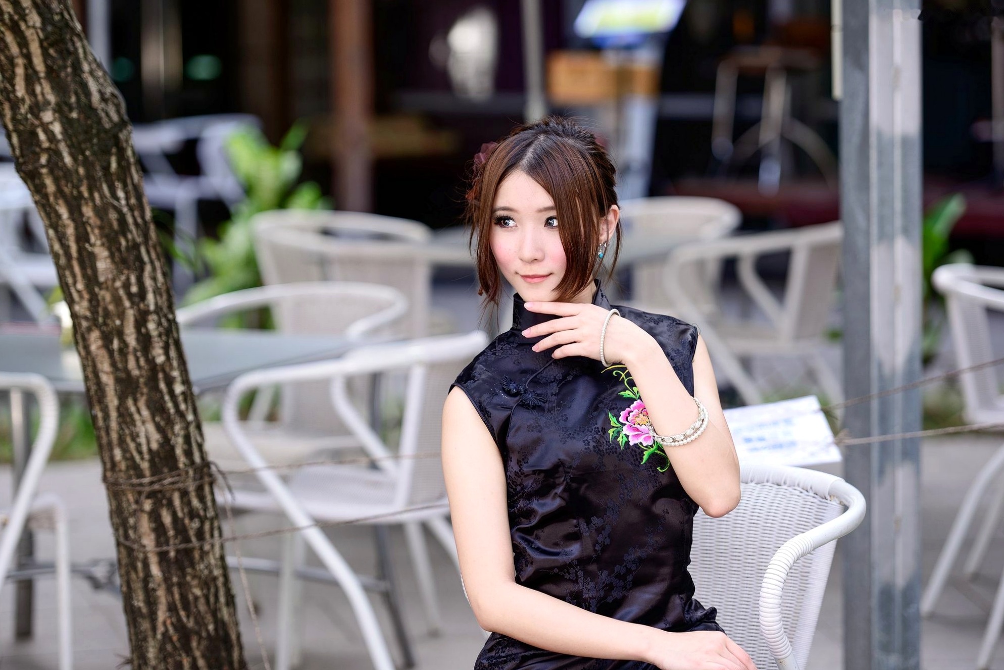 Gallery - 台湾模特 - model阿布户外唯美旗袍写真：红黑经典演绎东方优雅韵味台湾旗袍气质清新户外 女神私房照_秀色女神 - image 81