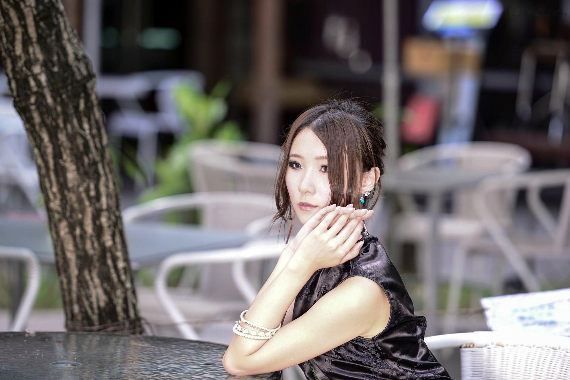 Gallery - 台湾模特 - model阿布户外唯美旗袍写真：红黑经典演绎东方优雅韵味台湾旗袍气质清新户外 女神私房照_秀色女神 - image 85