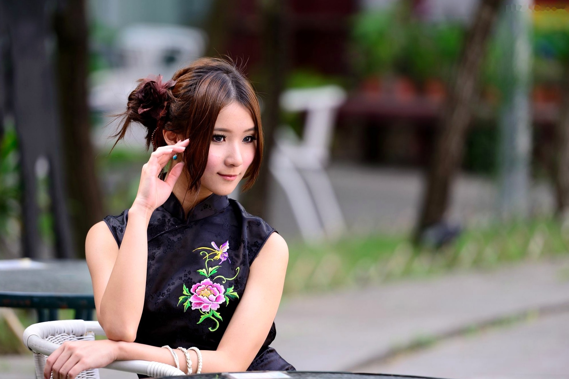 Gallery - 台湾模特 - model阿布户外唯美旗袍写真：红黑经典演绎东方优雅韵味台湾旗袍气质清新户外 女神私房照_秀色女神 - image 86