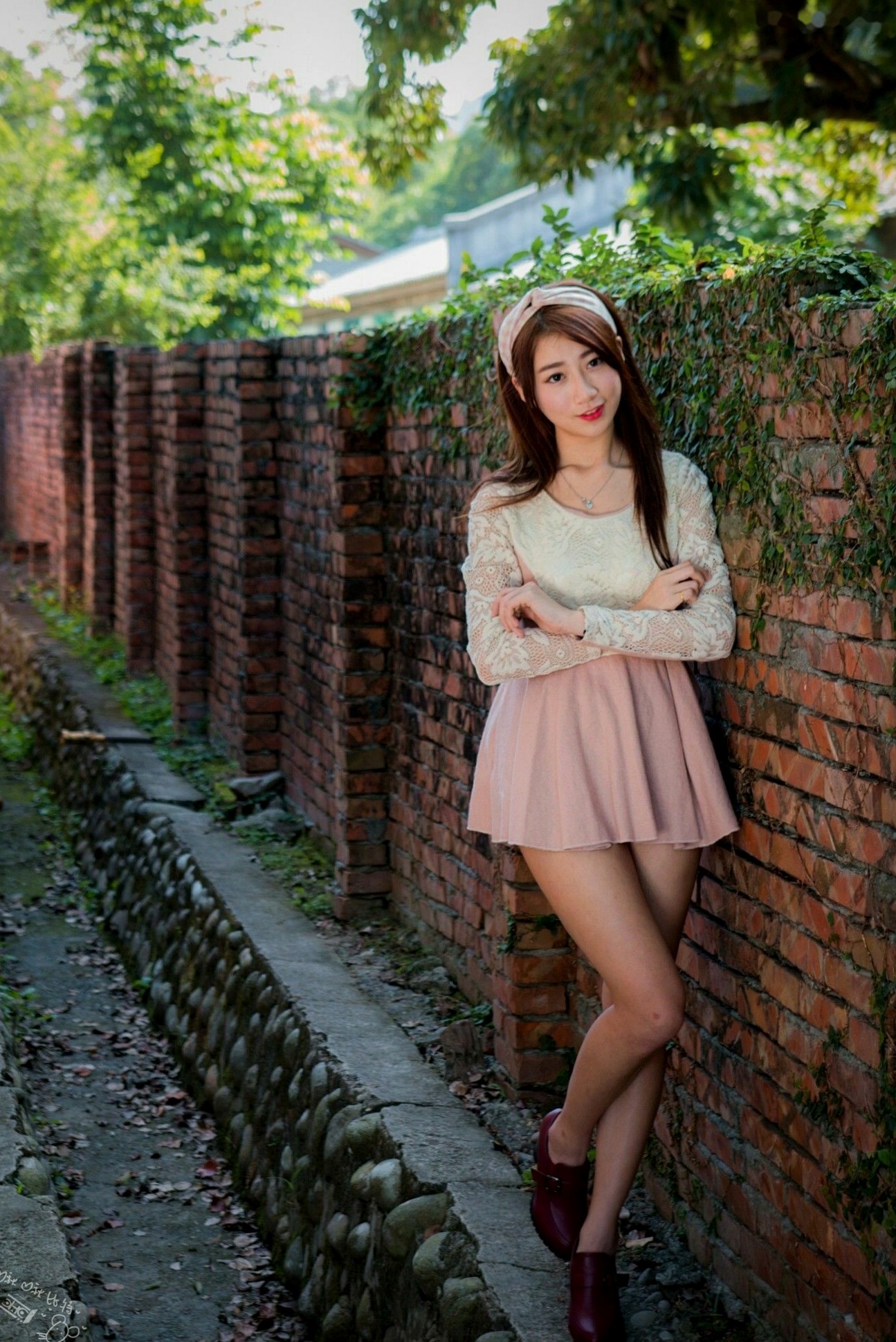 Gallery - 台湾正妹啾比特(张嘉庭)光复新村甜美外拍写真，文艺短裙穿搭呈现修长美腿，清新活力少女感十足台湾清新街拍美腿治愈系 女神私房照_秀色女神 - image 3