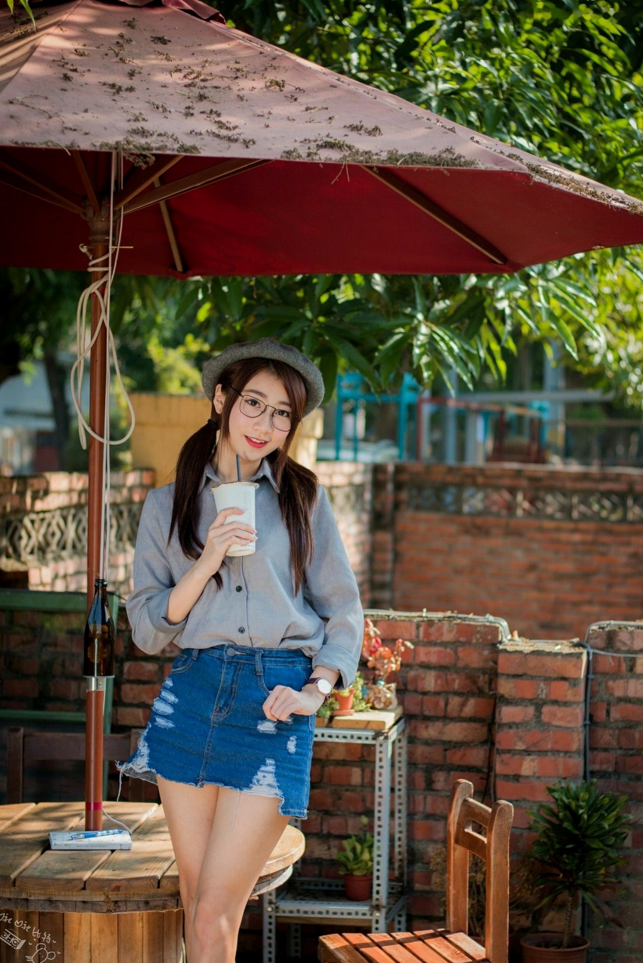 Gallery - 台湾正妹啾比特(张嘉庭)光复新村甜美外拍写真，文艺短裙穿搭呈现修长美腿，清新活力少女感十足台湾清新街拍美腿治愈系 女神私房照_秀色女神 - image 12