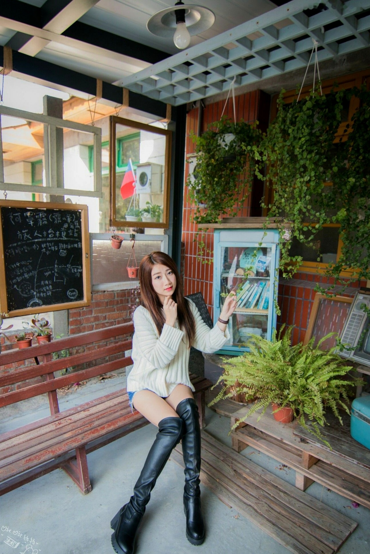 Gallery - 台湾正妹啾比特(张嘉庭)光复新村甜美外拍写真，文艺短裙穿搭呈现修长美腿，清新活力少女感十足台湾清新街拍美腿治愈系 女神私房照_秀色女神 - image 32