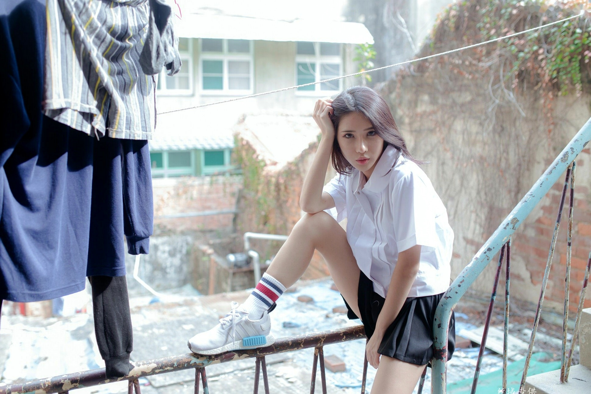 Gallery - 台湾正妹沈绮绮校服诱惑外拍写真集，清新制服穿搭邂逅性感居家私房美感[178P]台湾制服诱惑私房照大尺度 女神私房照_秀色女神 - image 1