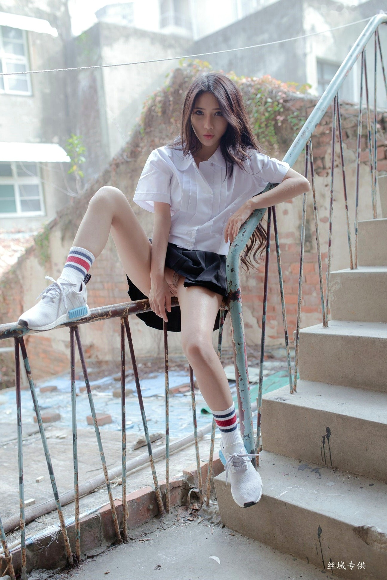 Gallery - 台湾正妹沈绮绮校服诱惑外拍写真集，清新制服穿搭邂逅性感居家私房美感[178P]台湾制服诱惑私房照大尺度 女神私房照_秀色女神 - image 7