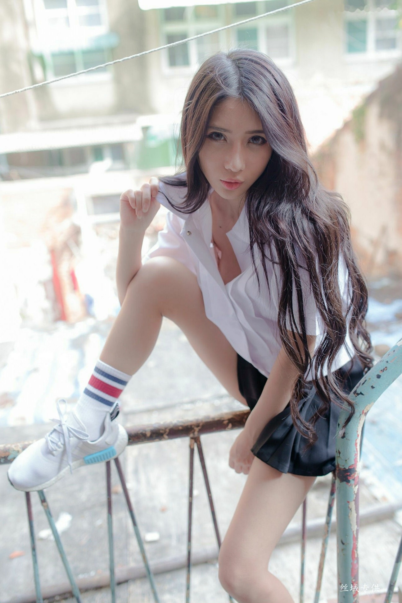 Gallery - 台湾正妹沈绮绮校服诱惑外拍写真集，清新制服穿搭邂逅性感居家私房美感[178P]台湾制服诱惑私房照大尺度 女神私房照_秀色女神 - image 9