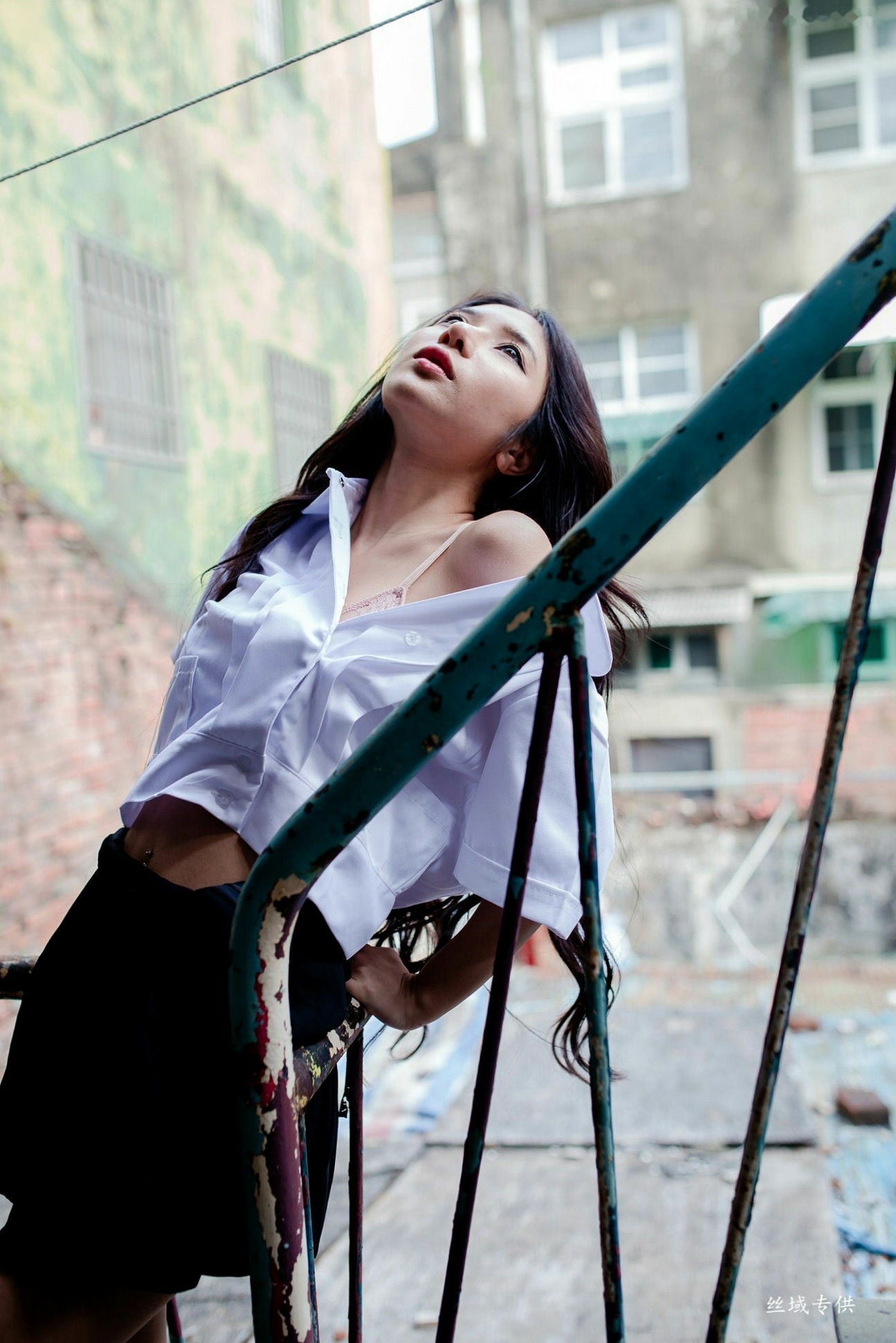 Gallery - 台湾正妹沈绮绮校服诱惑外拍写真集，清新制服穿搭邂逅性感居家私房美感[178P]台湾制服诱惑私房照大尺度 女神私房照_秀色女神 - image 10