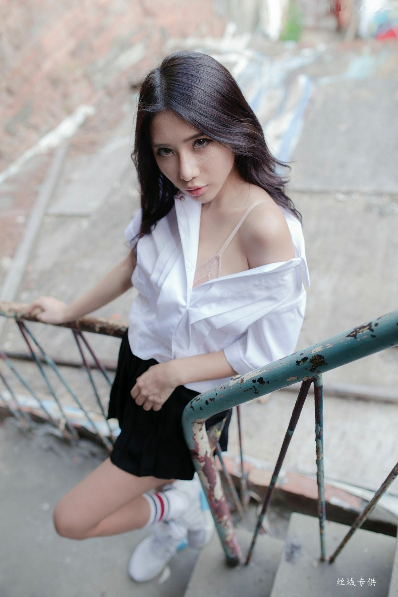 Gallery - 台湾正妹沈绮绮校服诱惑外拍写真集，清新制服穿搭邂逅性感居家私房美感[178P]台湾制服诱惑私房照大尺度 女神私房照_秀色女神 - image 11