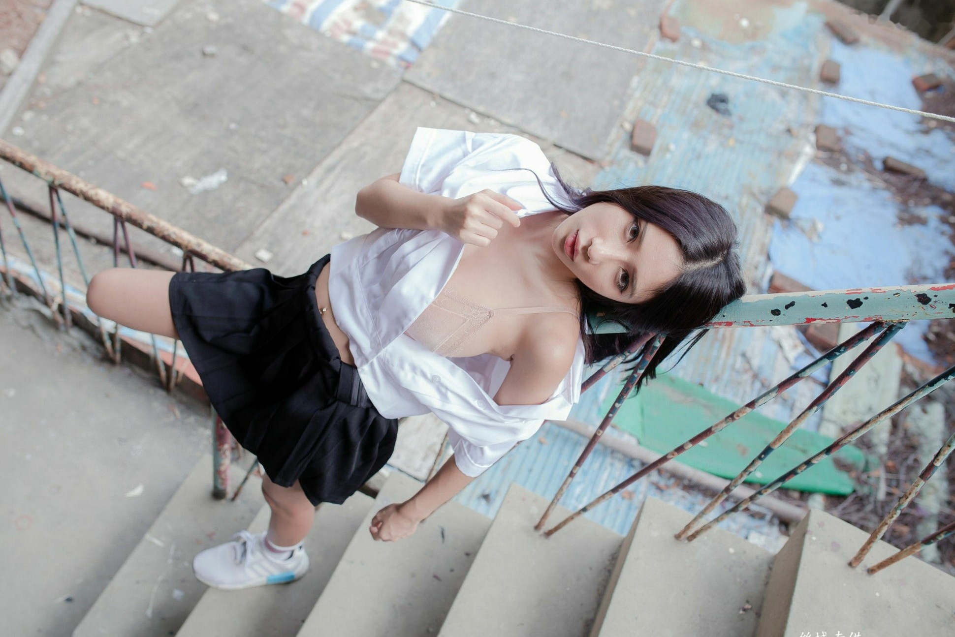 Gallery - 台湾正妹沈绮绮校服诱惑外拍写真集，清新制服穿搭邂逅性感居家私房美感[178P]台湾制服诱惑私房照大尺度 女神私房照_秀色女神 - image 16