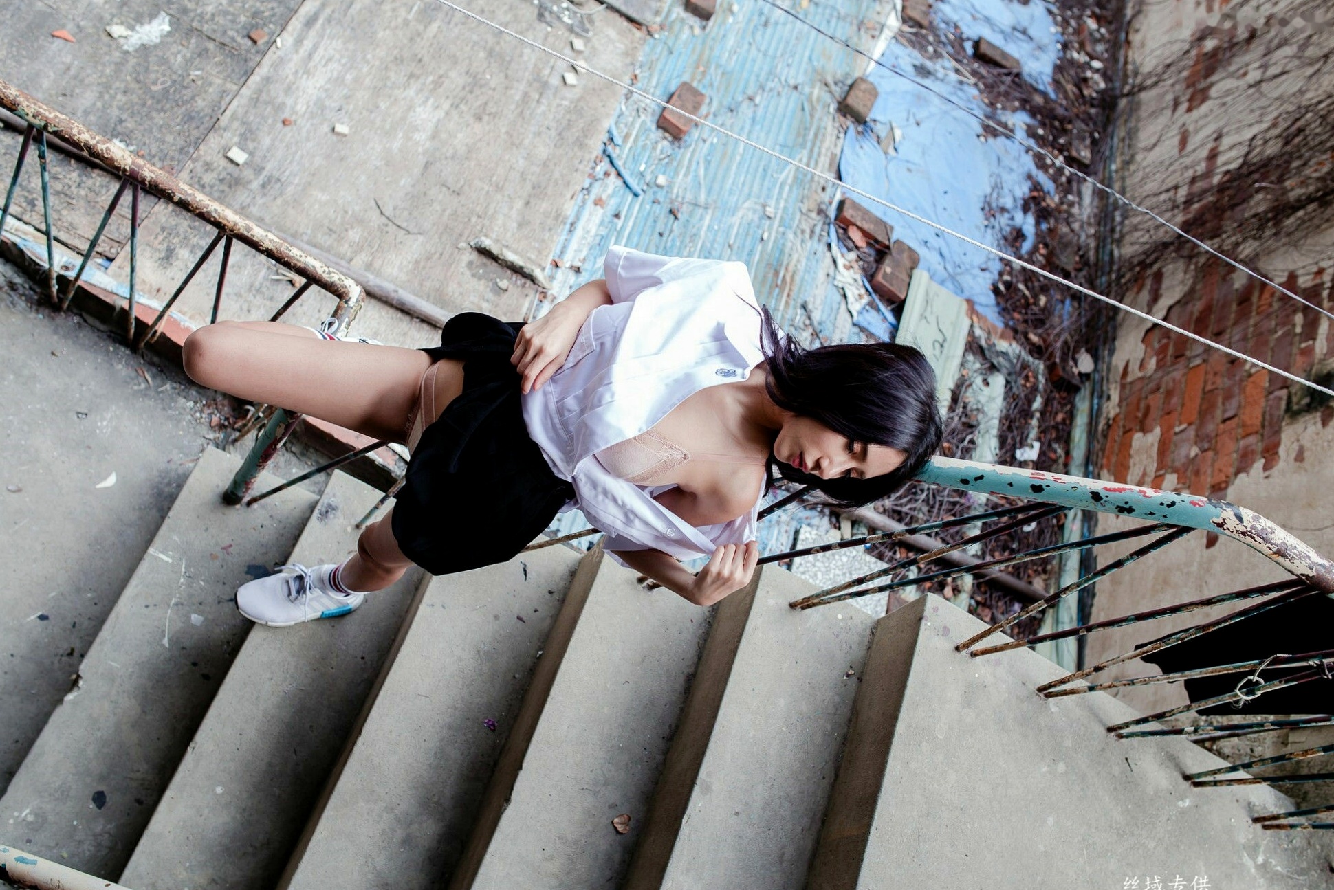 Gallery - 台湾正妹沈绮绮校服诱惑外拍写真集，清新制服穿搭邂逅性感居家私房美感[178P]台湾制服诱惑私房照大尺度 女神私房照_秀色女神 - image 18