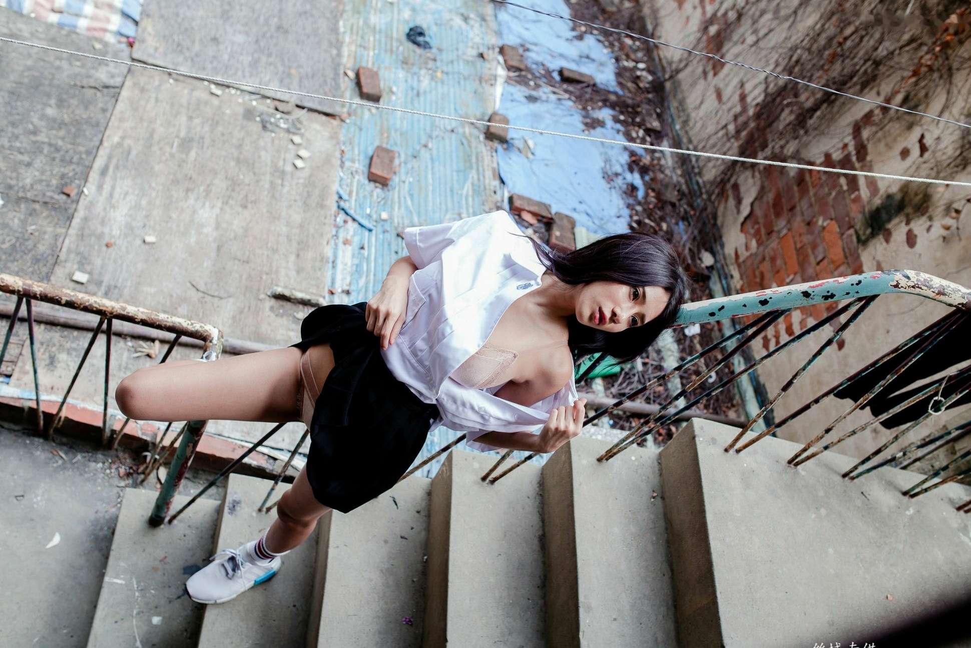 Gallery - 台湾正妹沈绮绮校服诱惑外拍写真集，清新制服穿搭邂逅性感居家私房美感[178P]台湾制服诱惑私房照大尺度 女神私房照_秀色女神 - image 19