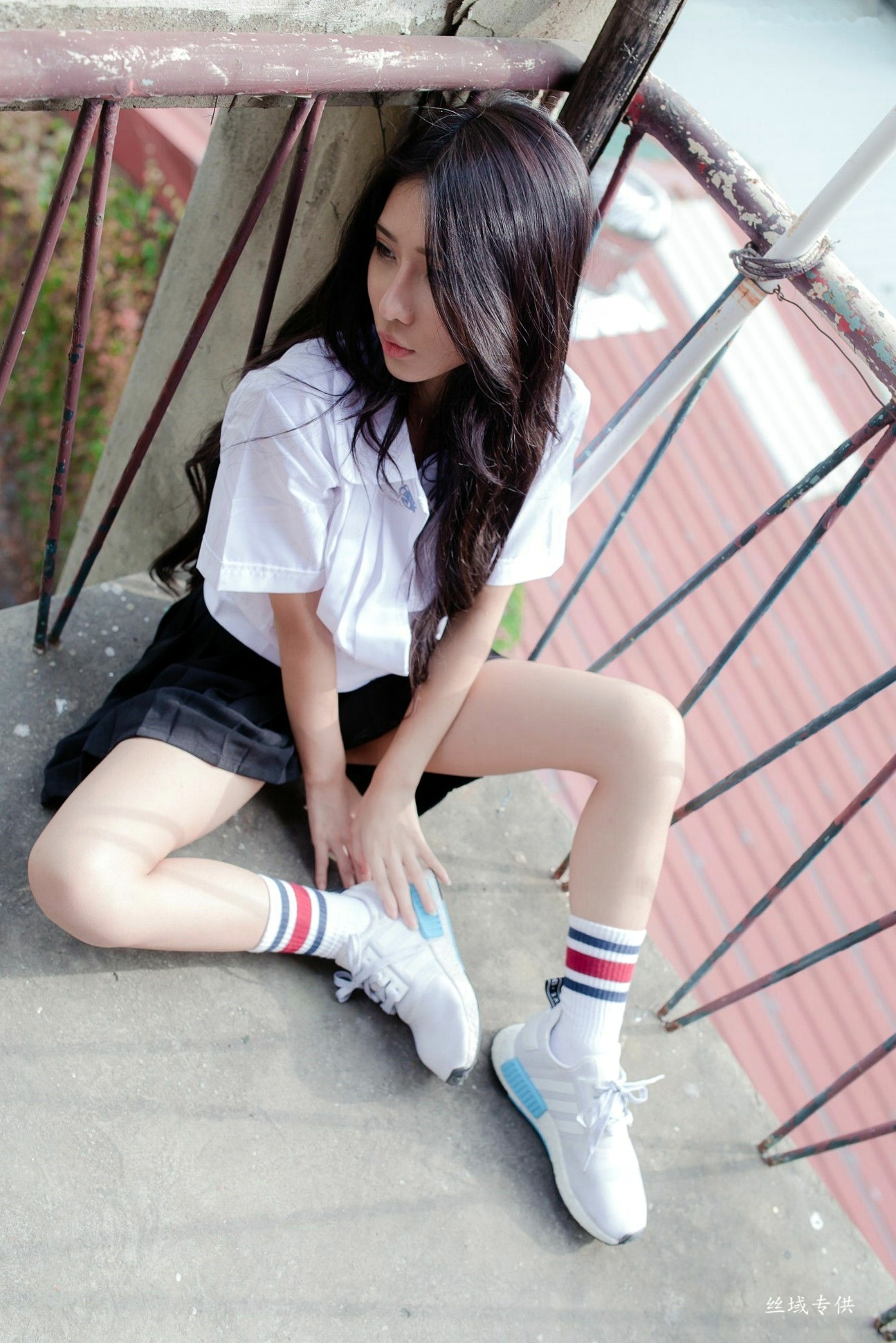 Gallery - 台湾正妹沈绮绮校服诱惑外拍写真集，清新制服穿搭邂逅性感居家私房美感[178P]台湾制服诱惑私房照大尺度 女神私房照_秀色女神 - image 29