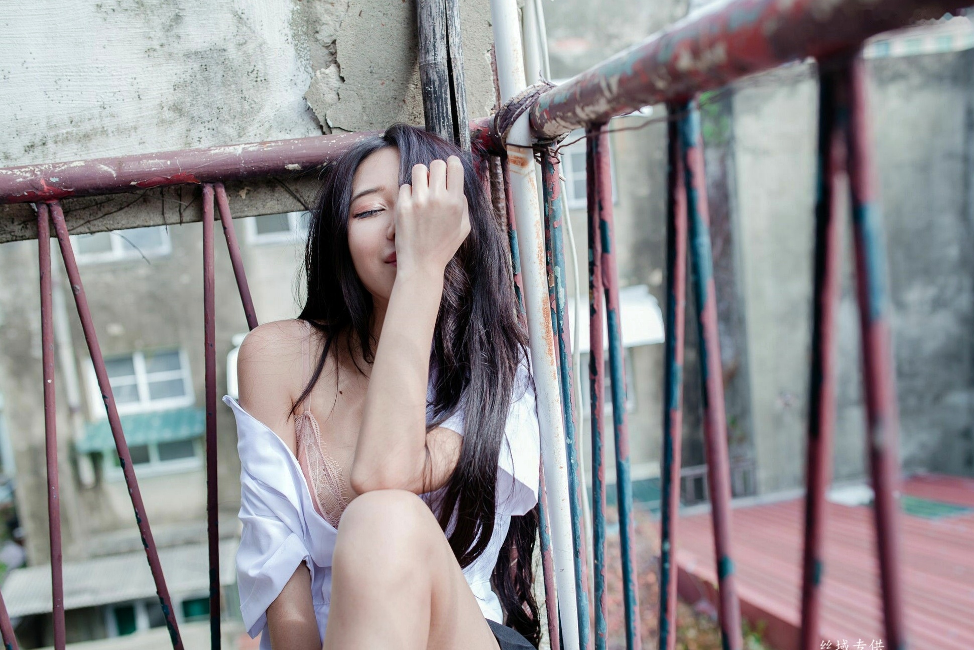 Gallery - 台湾正妹沈绮绮校服诱惑外拍写真集，清新制服穿搭邂逅性感居家私房美感[178P]台湾制服诱惑私房照大尺度 女神私房照_秀色女神 - image 48