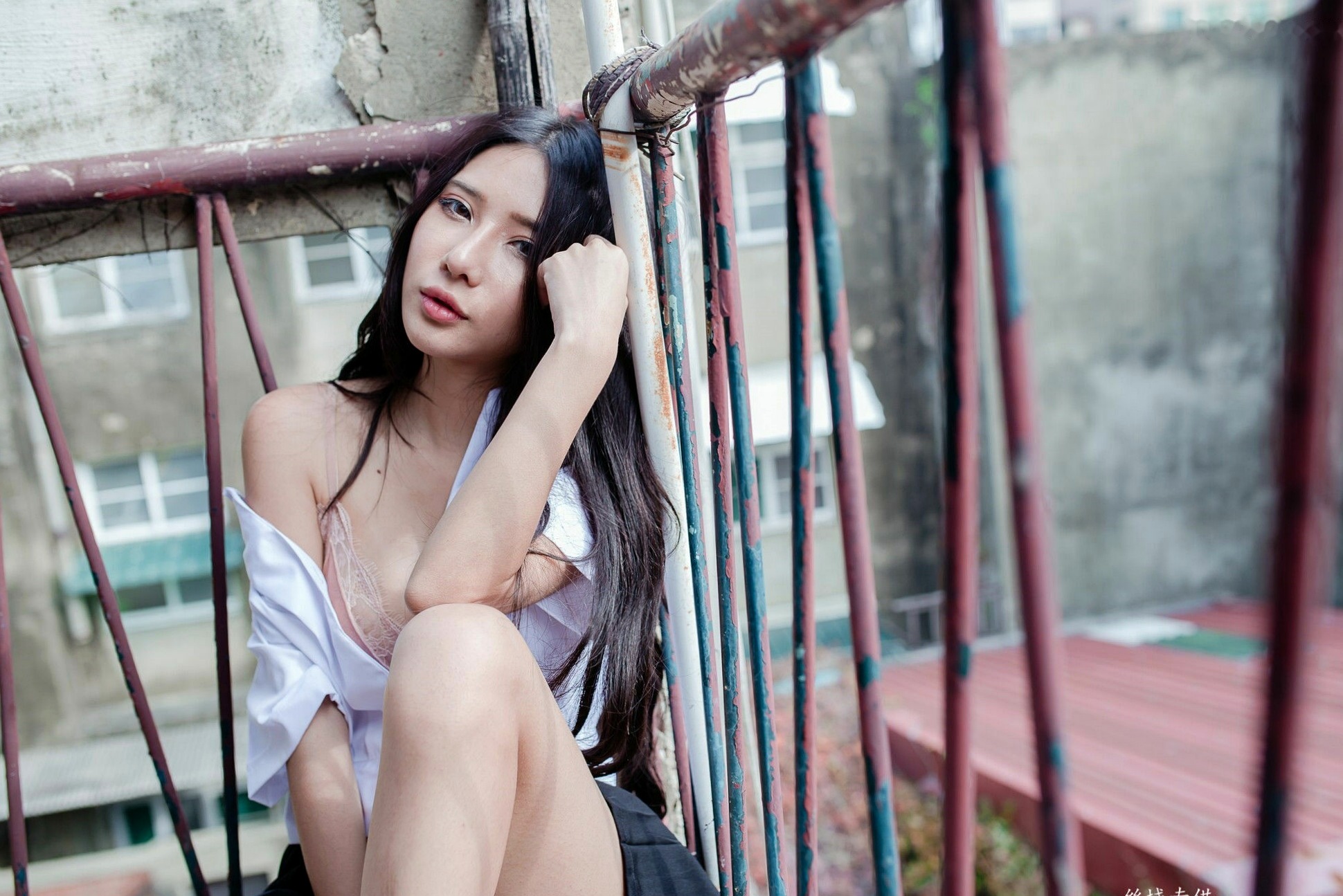 Gallery - 台湾正妹沈绮绮校服诱惑外拍写真集，清新制服穿搭邂逅性感居家私房美感[178P]台湾制服诱惑私房照大尺度 女神私房照_秀色女神 - image 49