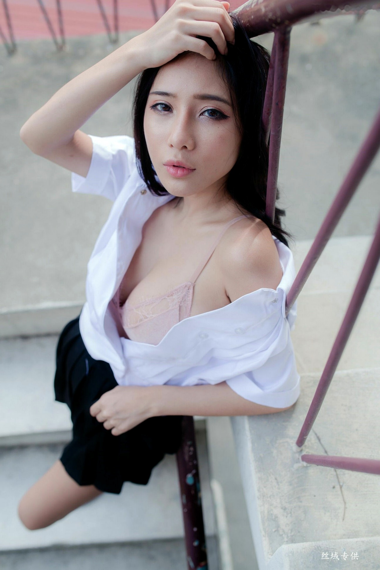 Gallery - 台湾正妹沈绮绮校服诱惑外拍写真集，清新制服穿搭邂逅性感居家私房美感[178P]台湾制服诱惑私房照大尺度 女神私房照_秀色女神 - image 56