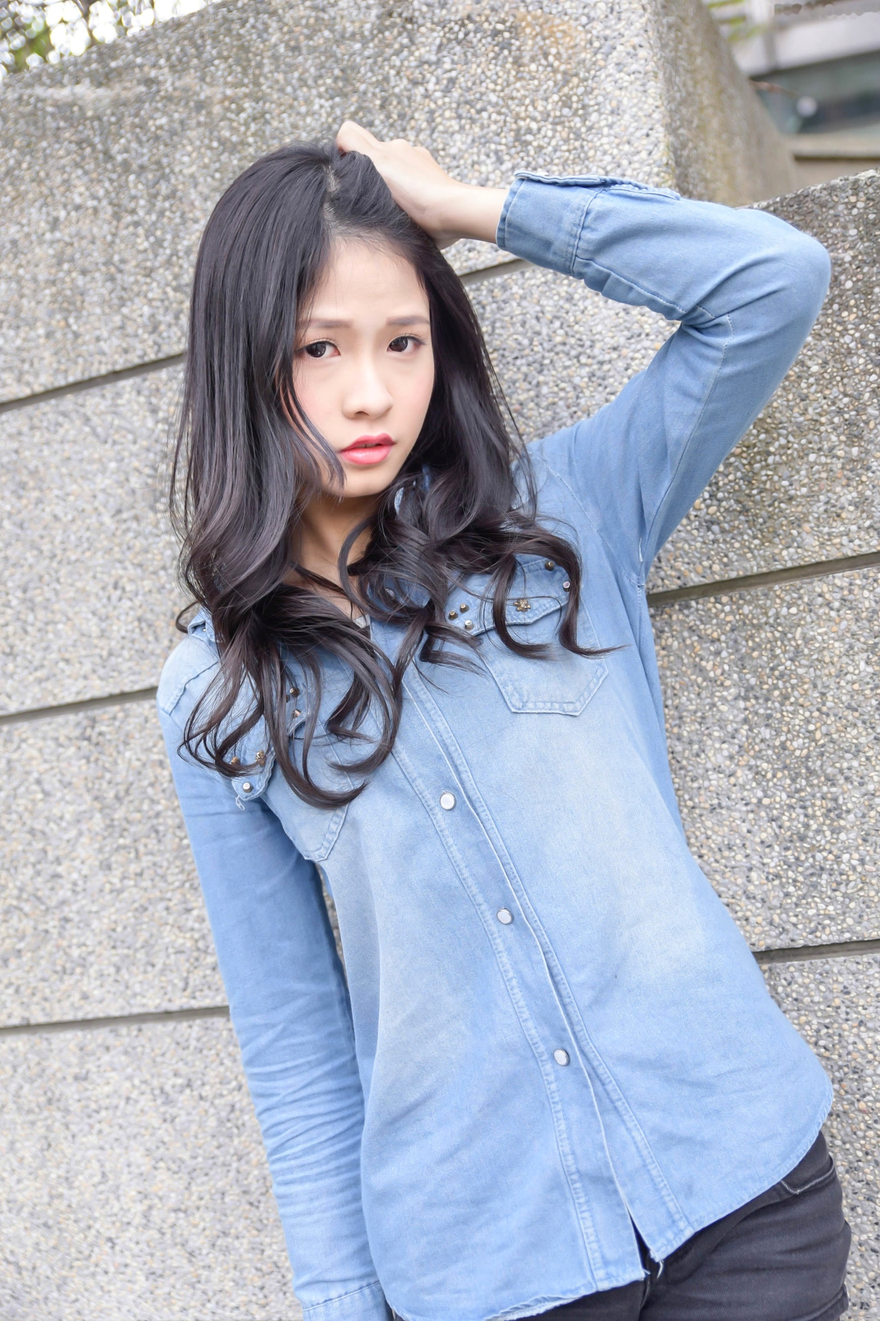 Gallery - 台湾正妹小枫《信义区外拍》街拍写真集：牛仔外套搭配露脐装，黑丝美腿展现都市诱惑风格台湾街拍美腿丝袜性感 女神私房照_秀色女神 - image 6