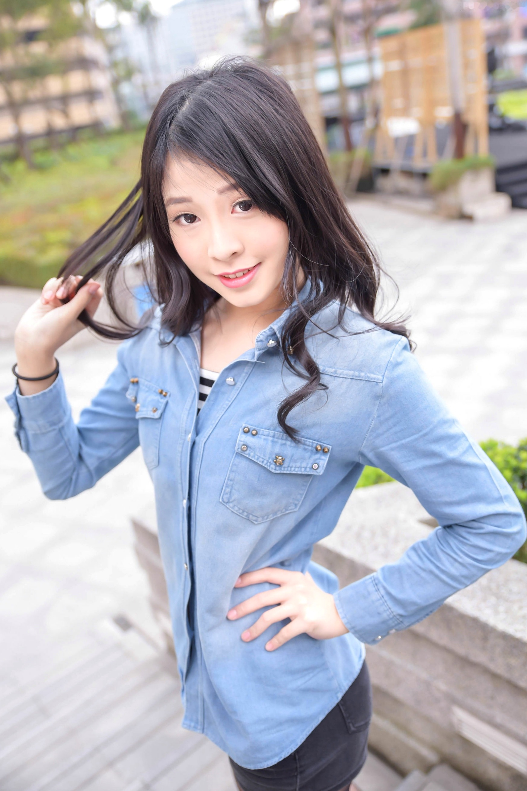 Gallery - 台湾正妹小枫《信义区外拍》街拍写真集：牛仔外套搭配露脐装，黑丝美腿展现都市诱惑风格台湾街拍美腿丝袜性感 女神私房照_秀色女神 - image 20