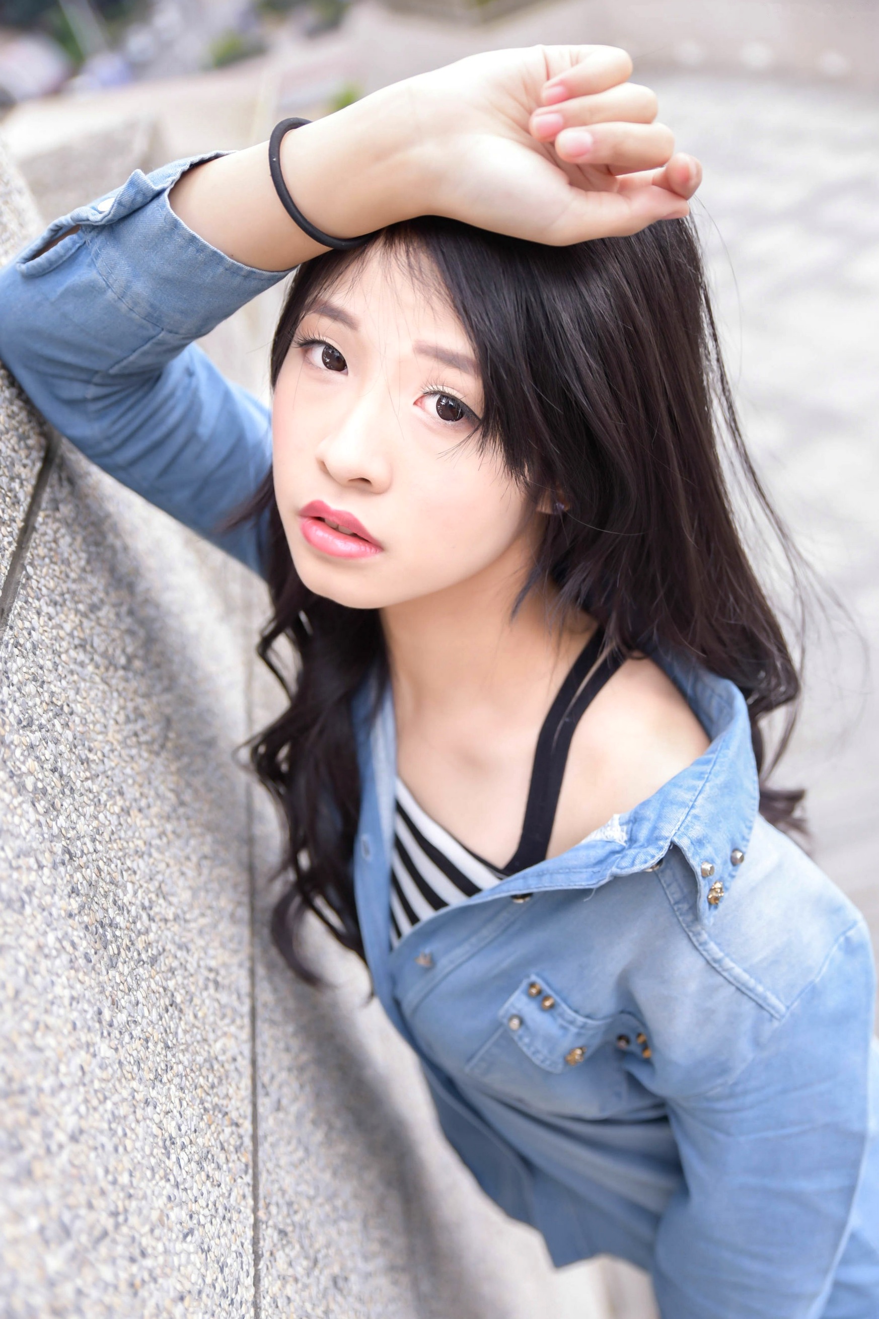 Gallery - 台湾正妹小枫《信义区外拍》街拍写真集：牛仔外套搭配露脐装，黑丝美腿展现都市诱惑风格台湾街拍美腿丝袜性感 女神私房照_秀色女神 - image 25
