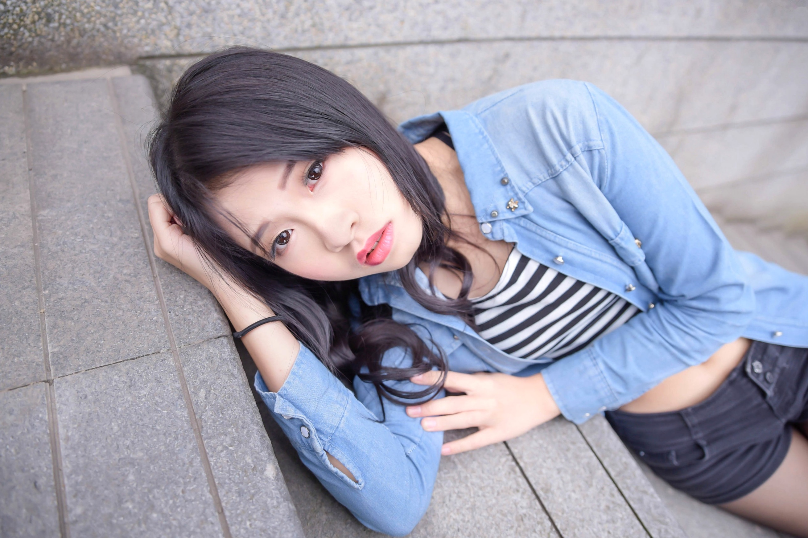 Gallery - 台湾正妹小枫《信义区外拍》街拍写真集：牛仔外套搭配露脐装，黑丝美腿展现都市诱惑风格台湾街拍美腿丝袜性感 女神私房照_秀色女神 - image 42