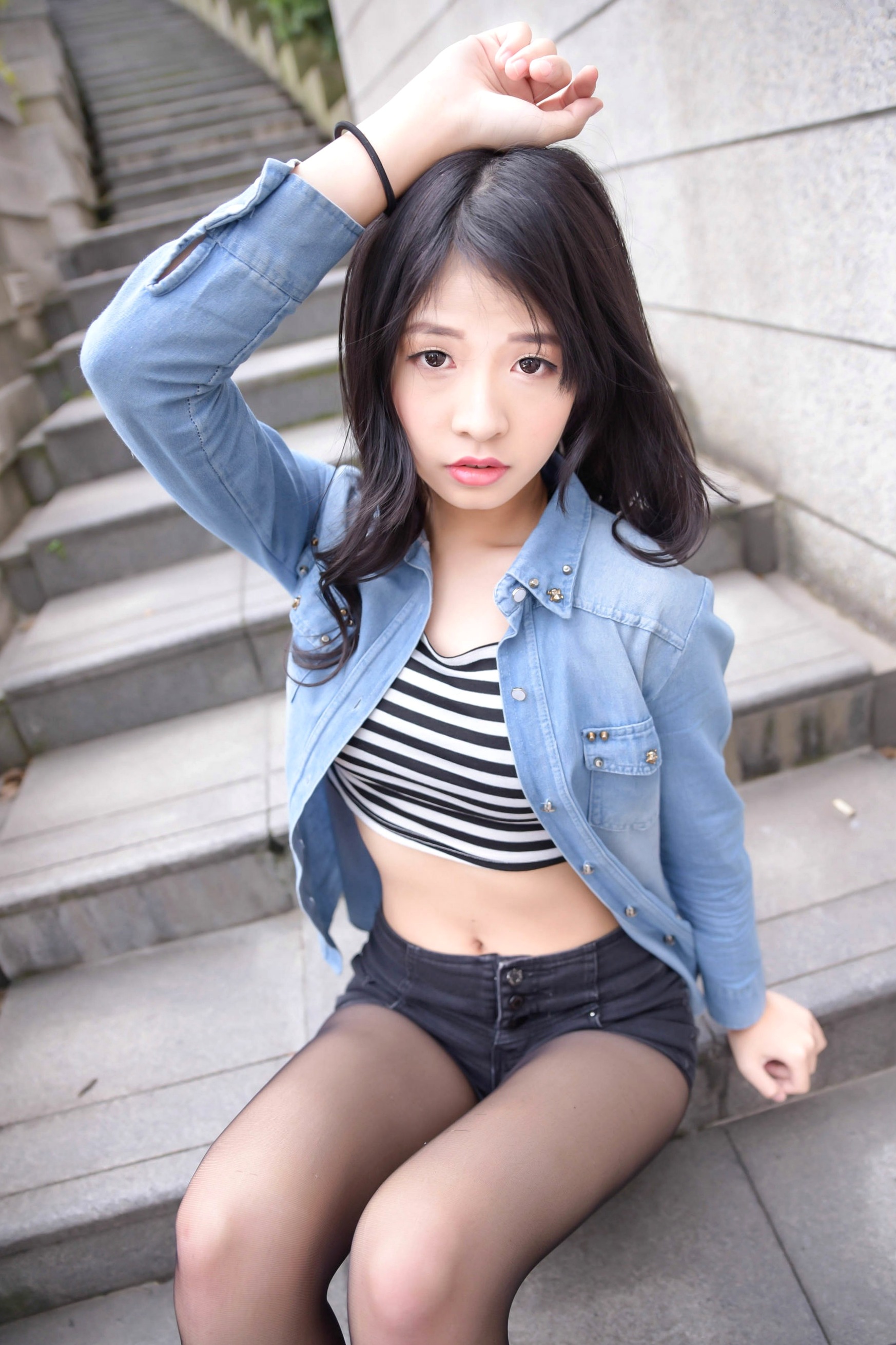 Gallery - 台湾正妹小枫《信义区外拍》街拍写真集：牛仔外套搭配露脐装，黑丝美腿展现都市诱惑风格台湾街拍美腿丝袜性感 女神私房照_秀色女神 - image 45
