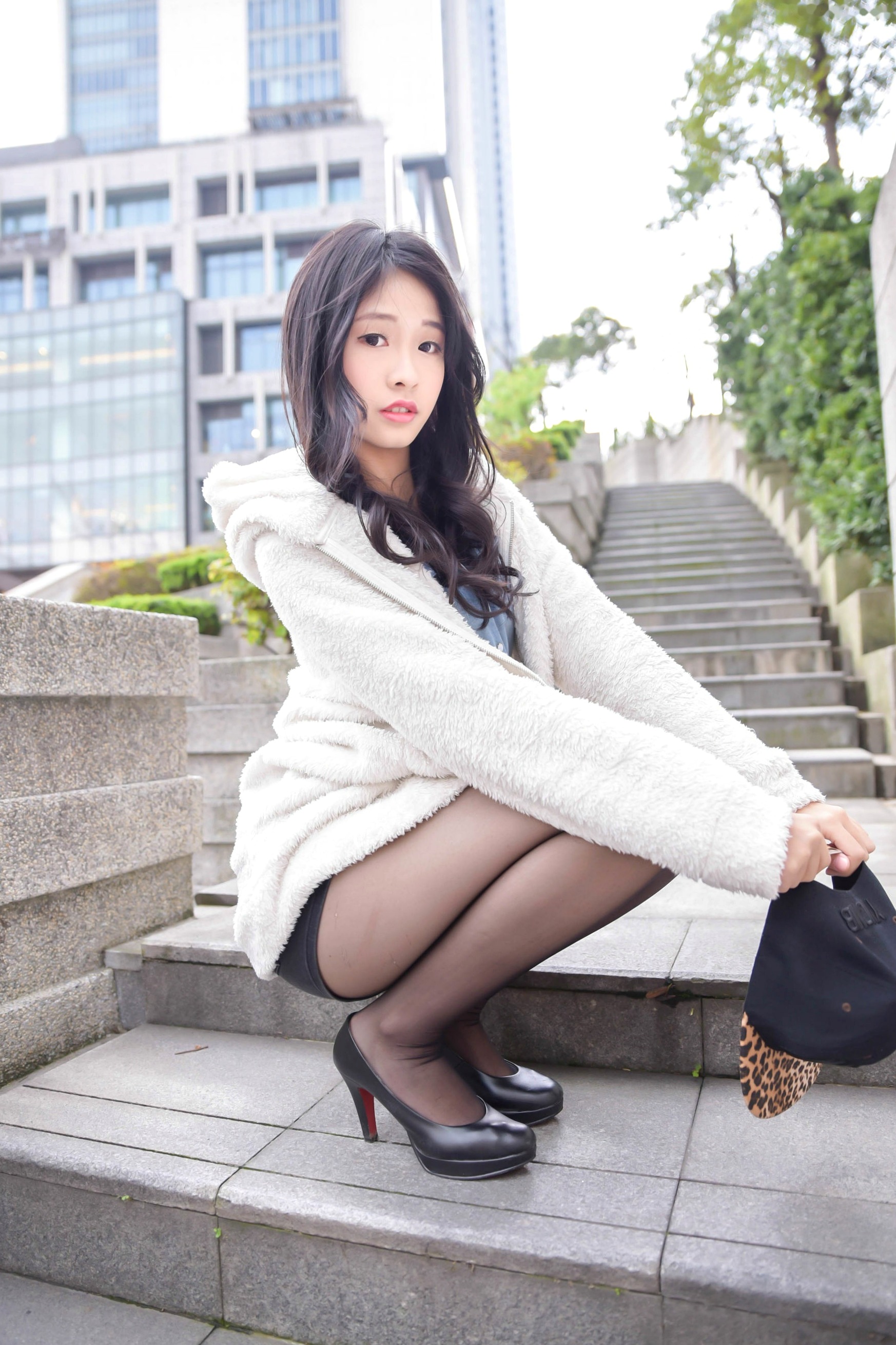Gallery - 台湾正妹小枫《信义区外拍》街拍写真集：牛仔外套搭配露脐装，黑丝美腿展现都市诱惑风格台湾街拍美腿丝袜性感 女神私房照_秀色女神 - image 68