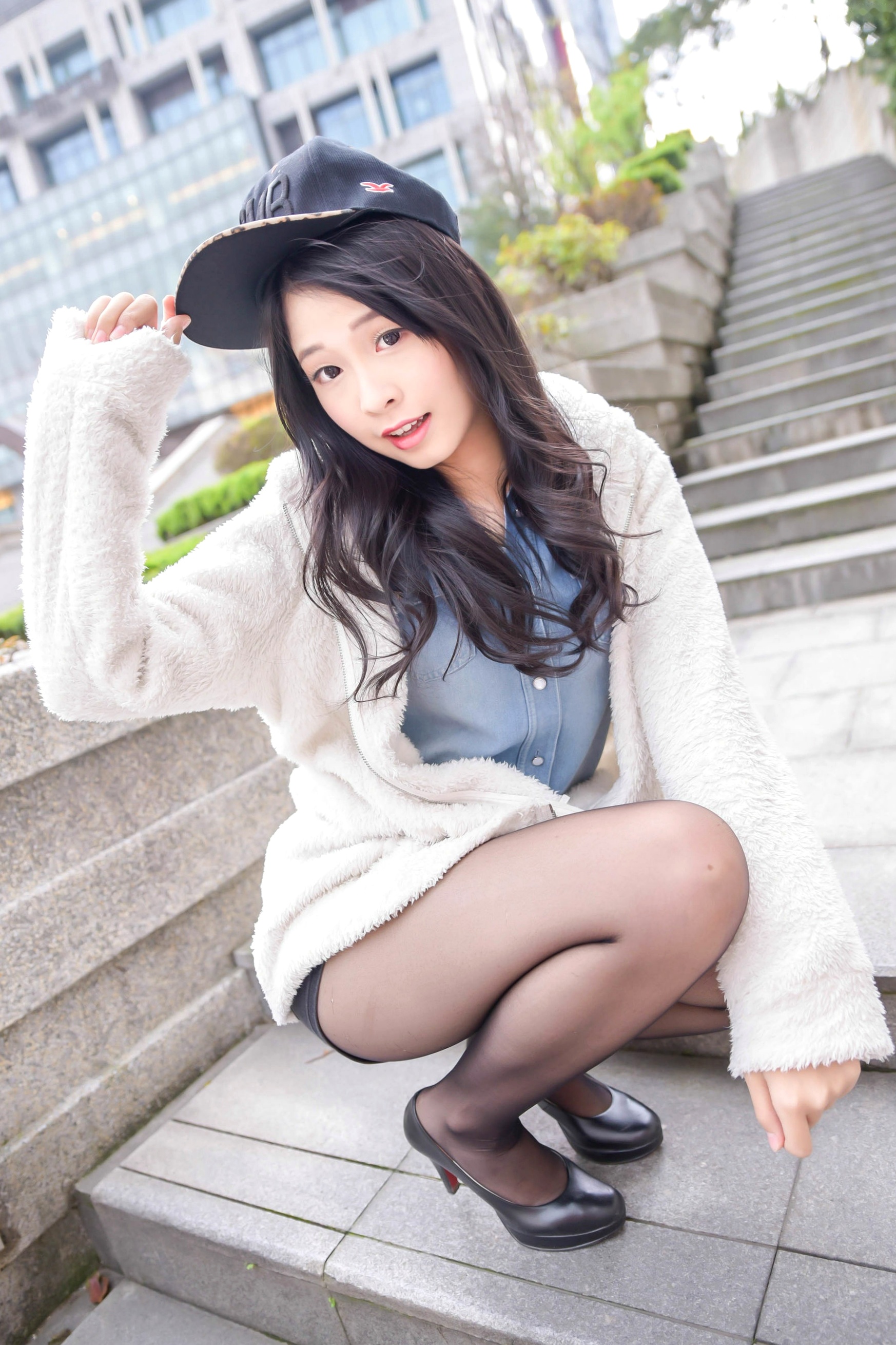 Gallery - 台湾正妹小枫《信义区外拍》街拍写真集：牛仔外套搭配露脐装，黑丝美腿展现都市诱惑风格台湾街拍美腿丝袜性感 女神私房照_秀色女神 - image 69
