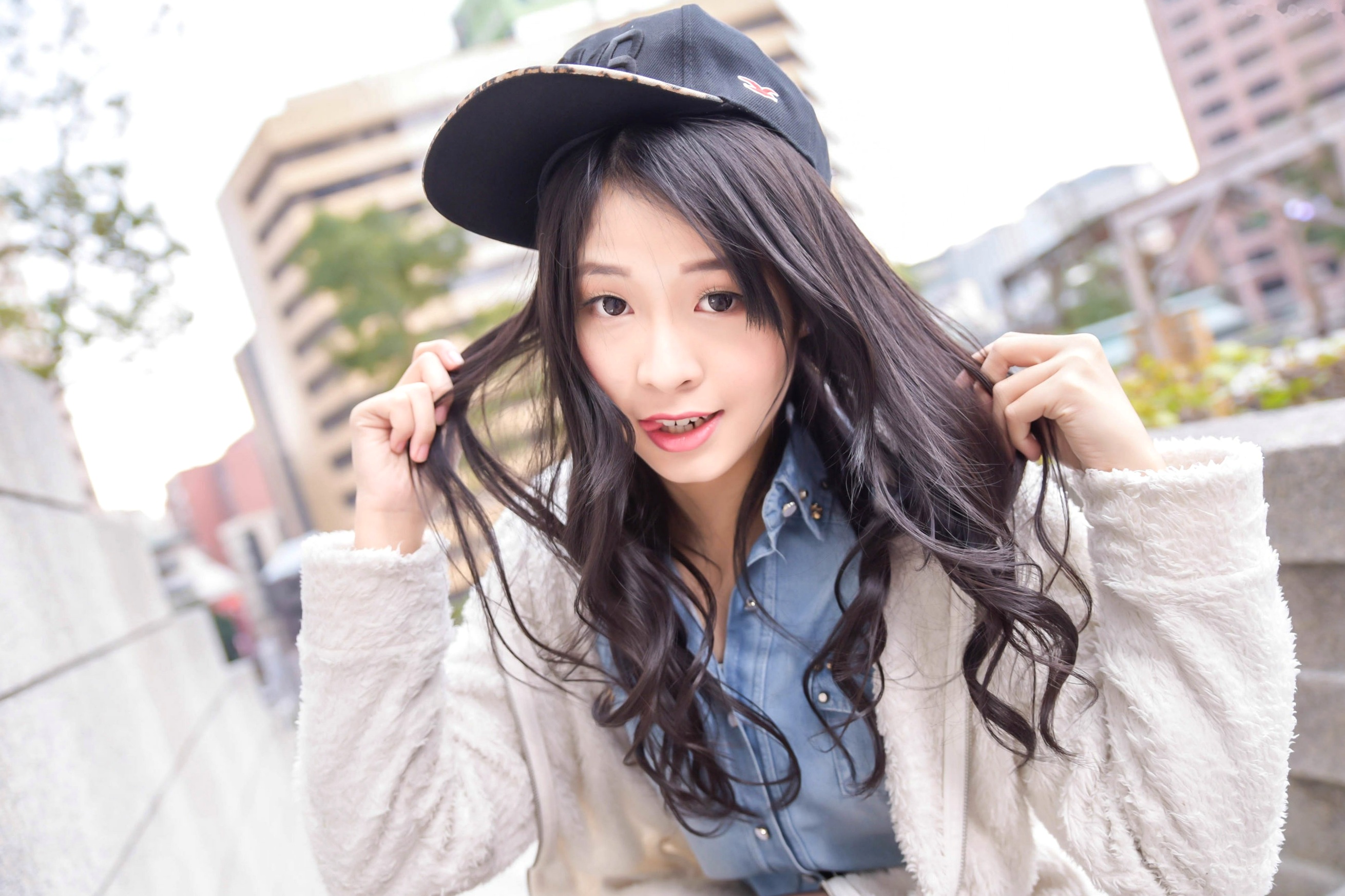 Gallery - 台湾正妹小枫《信义区外拍》街拍写真集：牛仔外套搭配露脐装，黑丝美腿展现都市诱惑风格台湾街拍美腿丝袜性感 女神私房照_秀色女神 - image 74