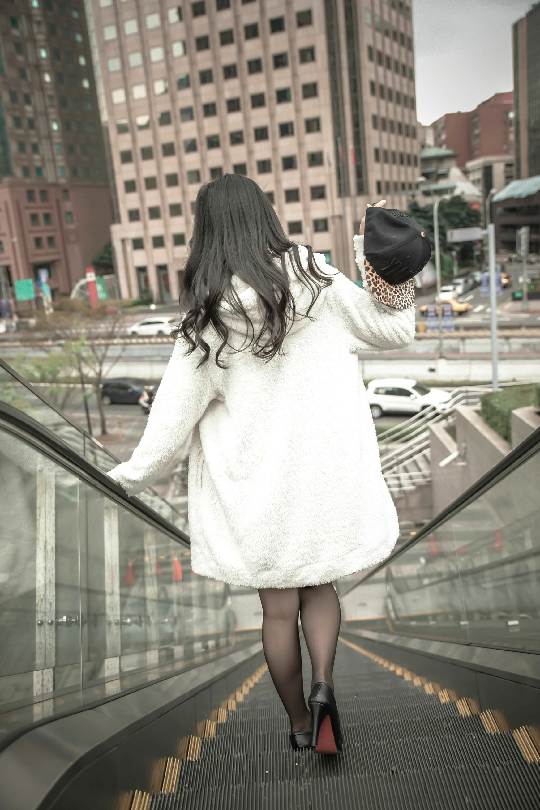 Gallery - 台湾正妹小枫《信义区外拍》街拍写真集：牛仔外套搭配露脐装，黑丝美腿展现都市诱惑风格台湾街拍美腿丝袜性感 女神私房照_秀色女神 - image 85