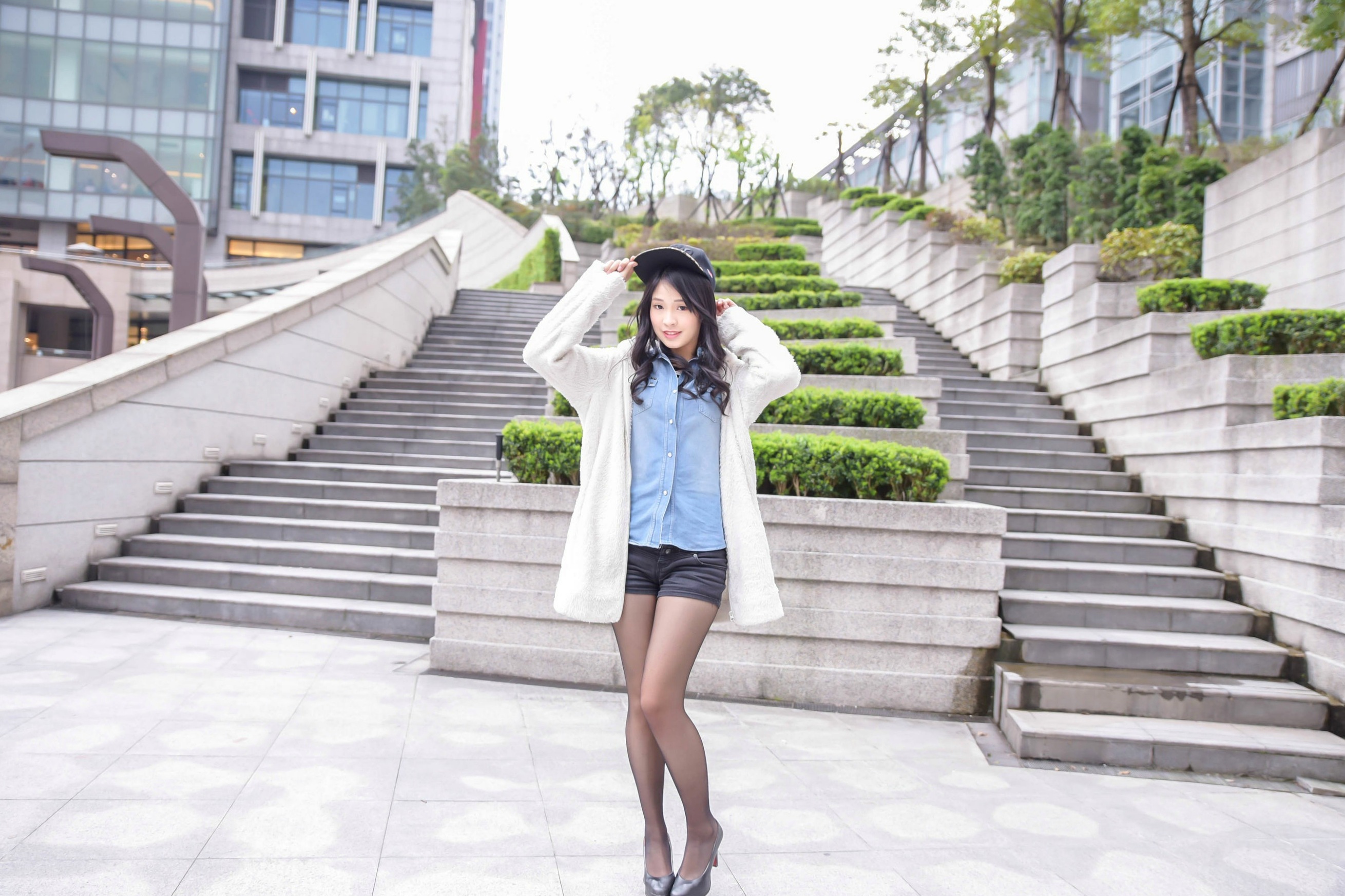 Gallery - 台湾正妹小枫《信义区外拍》街拍写真集：牛仔外套搭配露脐装，黑丝美腿展现都市诱惑风格台湾街拍美腿丝袜性感 女神私房照_秀色女神 - image 90